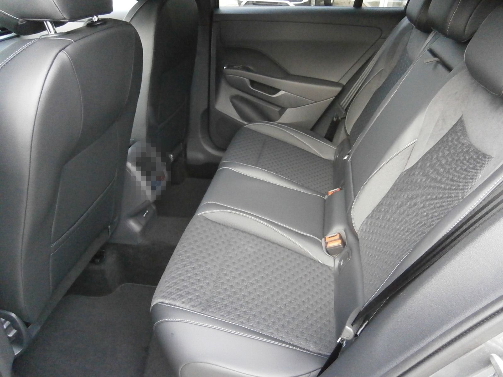 Volkswagen T-Roc R-Line 1.5 eTSI, DSG foto 7