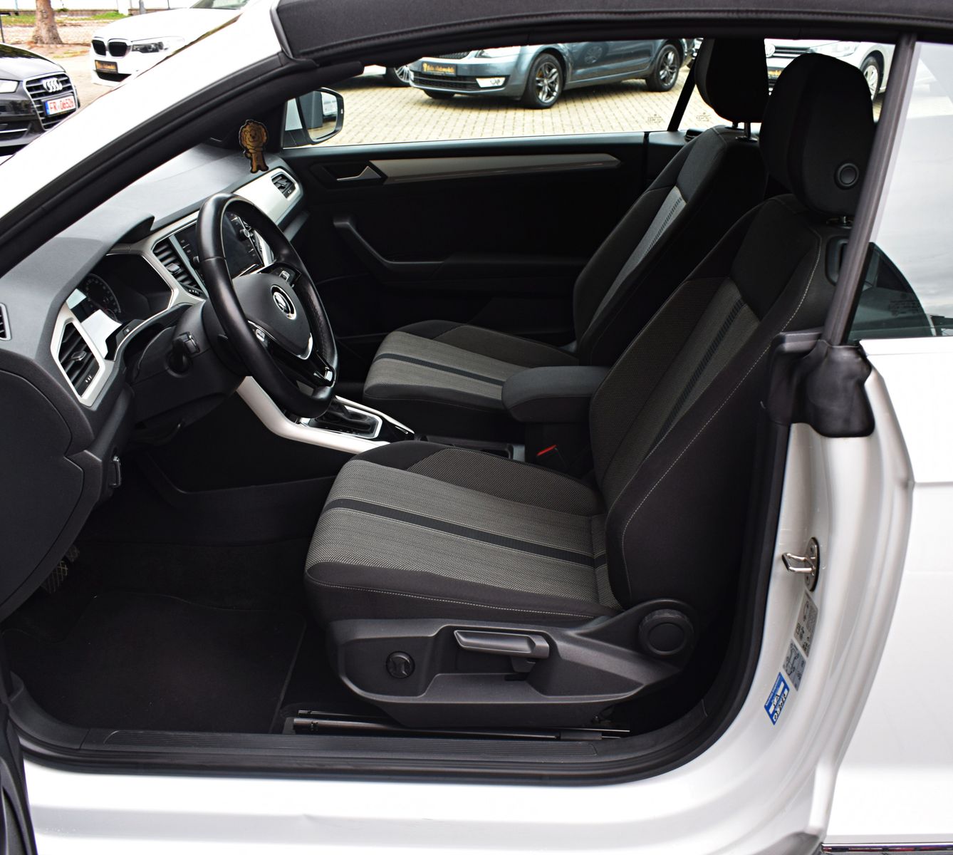 Volkswagen T-Roc 1.5 TSI/STYLE/CABRIO/DAB/TOUCH/SPURHALTEAS foto 8