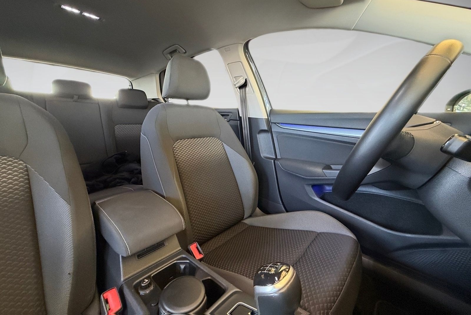 Volkswagen Golf VIII 1.5 TSI Active Navi.LED.LightAssist.AP foto 17
