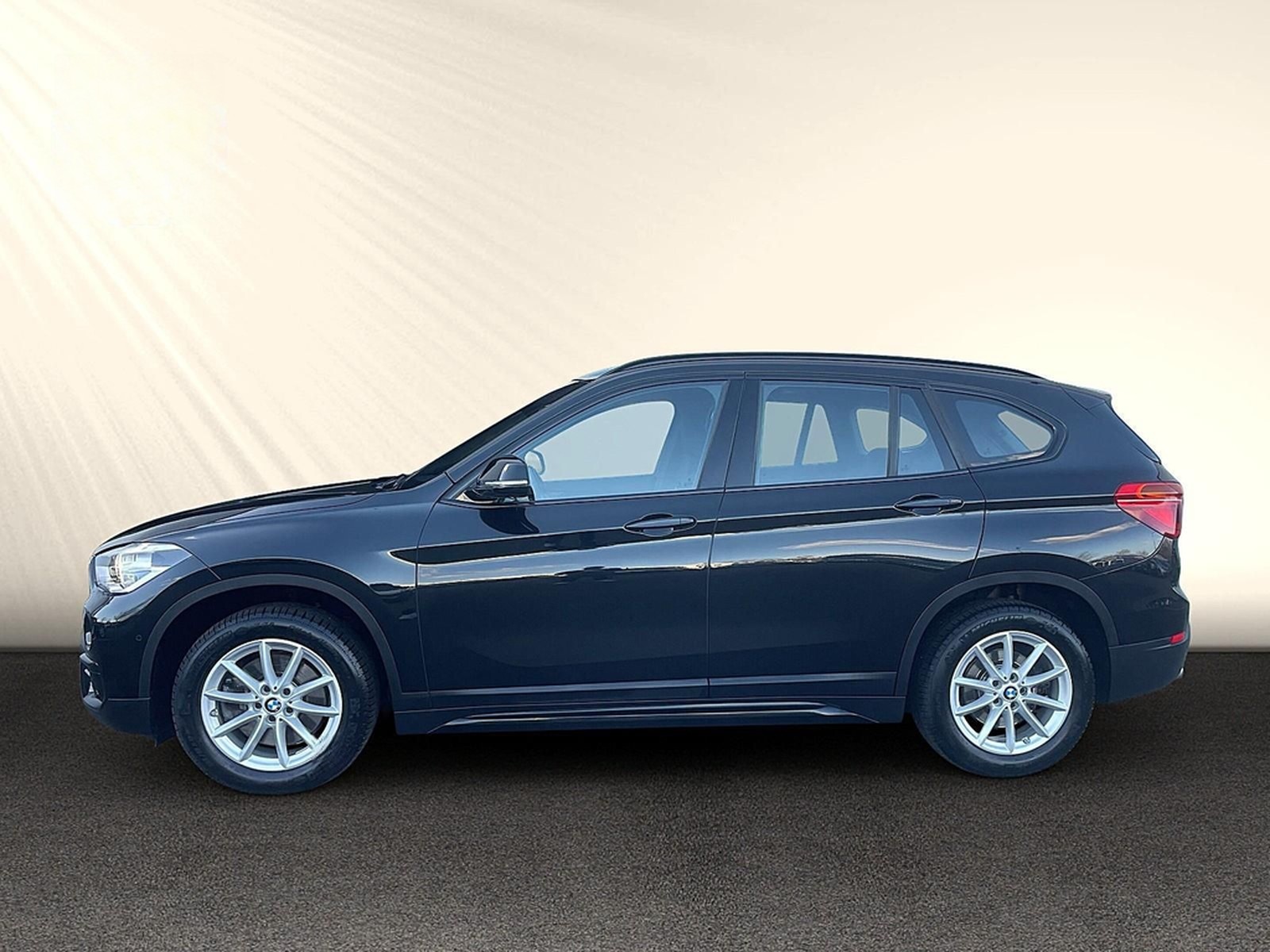 BMW X1 xDrive 25i AUT Sport Line LED HUD PAN NAV RFK foto 2