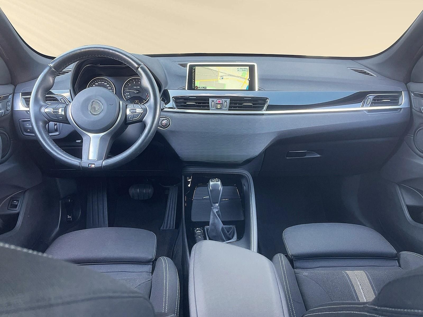 BMW X1 xDrive 25i AUT Sport Line LED HUD PAN NAV RFK foto 13