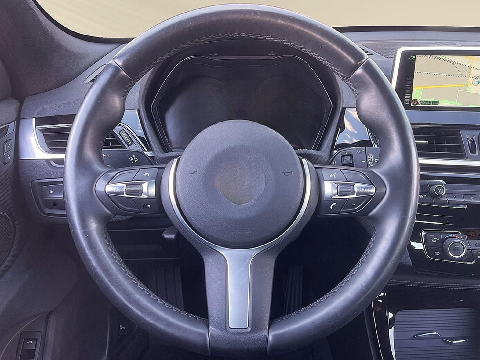 BMW X1 xDrive 25i AUT Sport Line LED HUD PAN NAV RFK foto 15