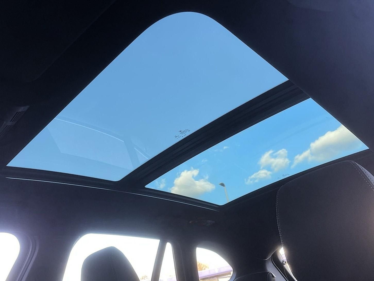 BMW X1 xDrive 25i AUT Sport Line LED HUD PAN NAV RFK foto 17