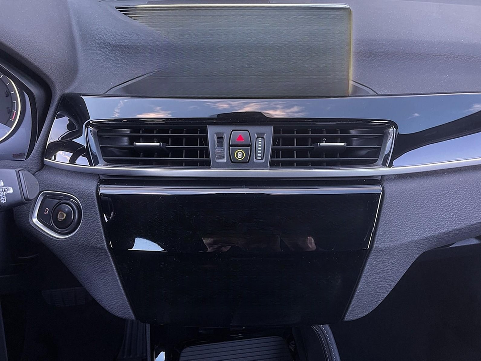 BMW X1 xDrive 25i AUT Sport Line LED HUD PAN NAV RFK foto 18