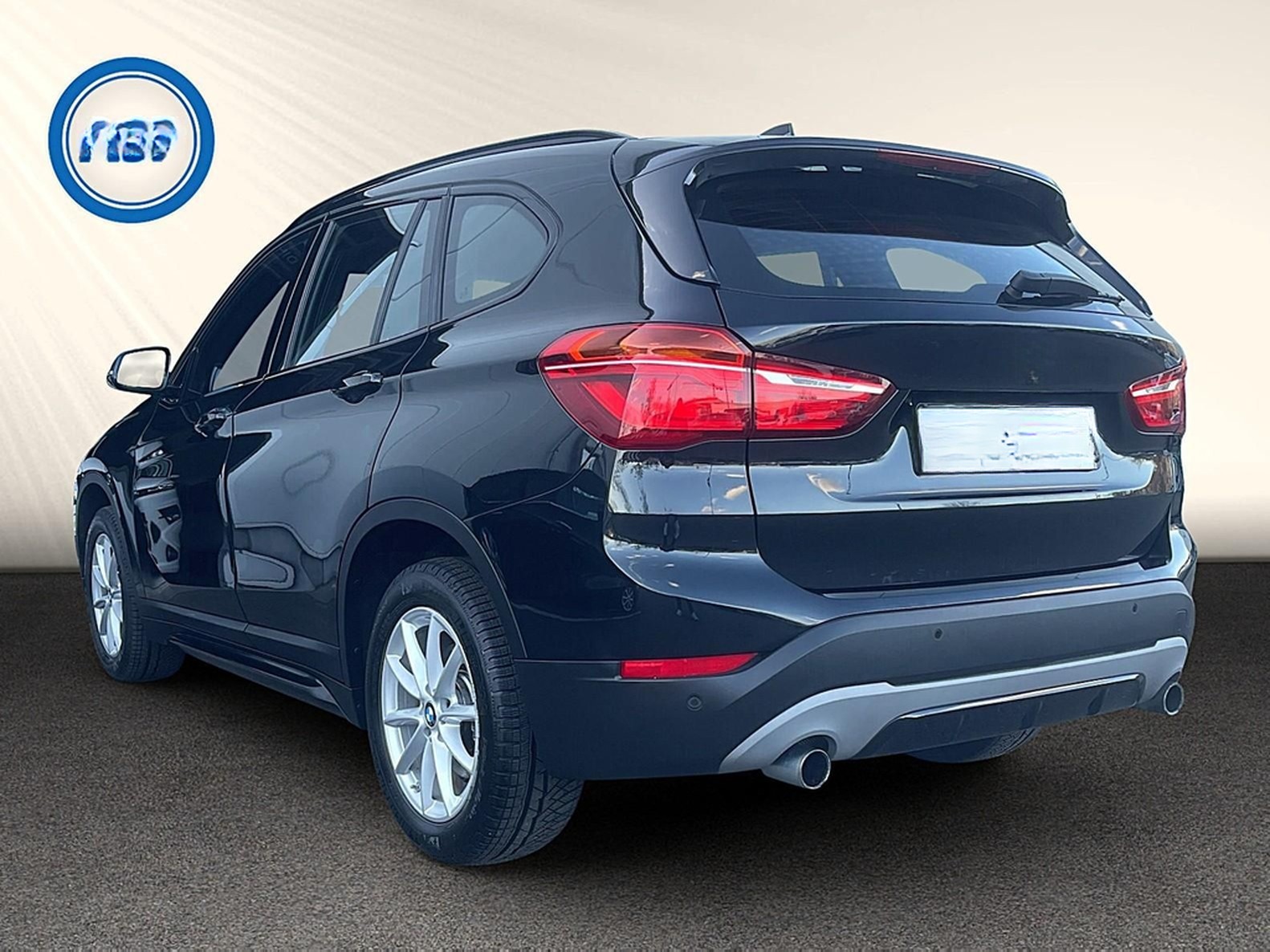 BMW X1 xDrive 25i AUT Sport Line LED HUD PAN NAV RFK foto 3