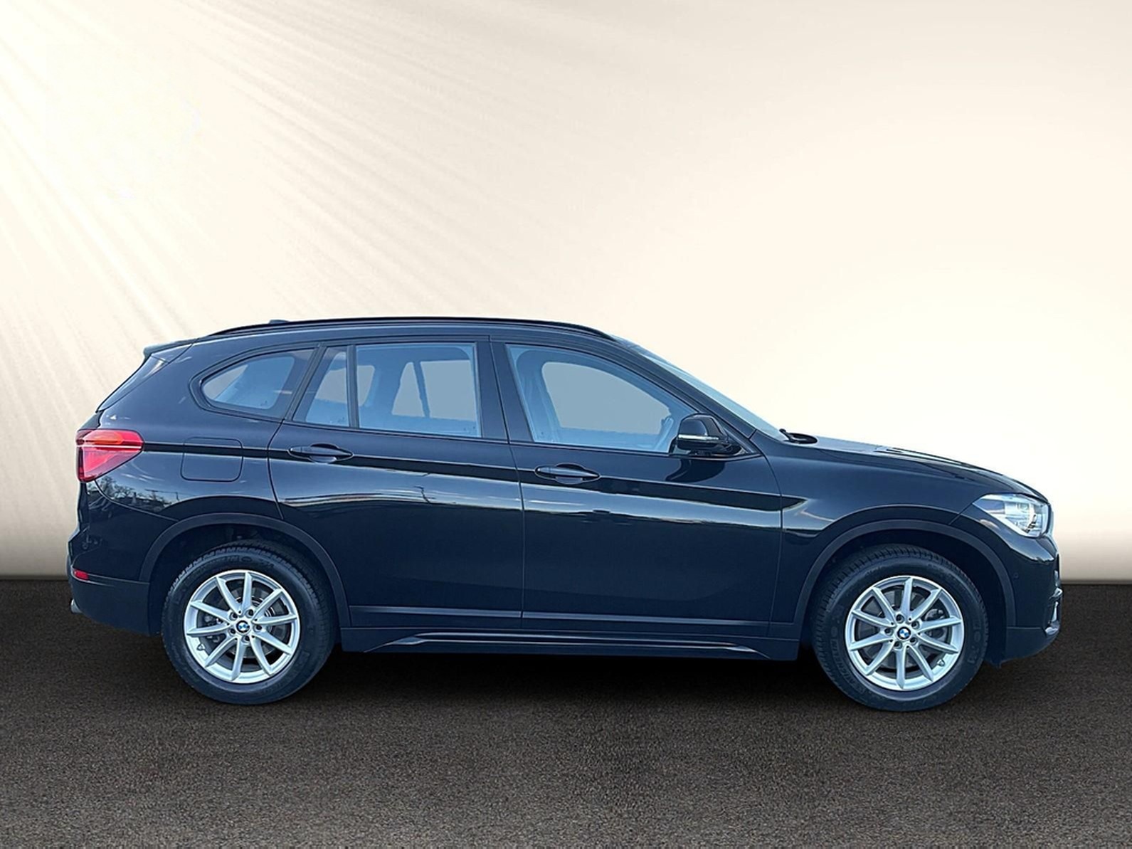 BMW X1 xDrive 25i AUT Sport Line LED HUD PAN NAV RFK foto 5