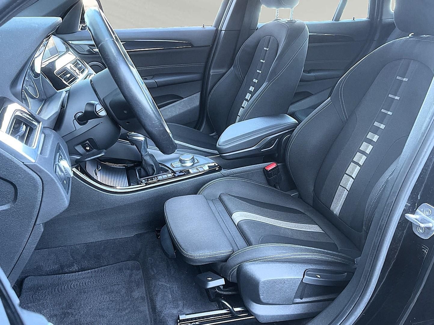 BMW X1 xDrive 25i AUT Sport Line LED HUD PAN NAV RFK foto 9