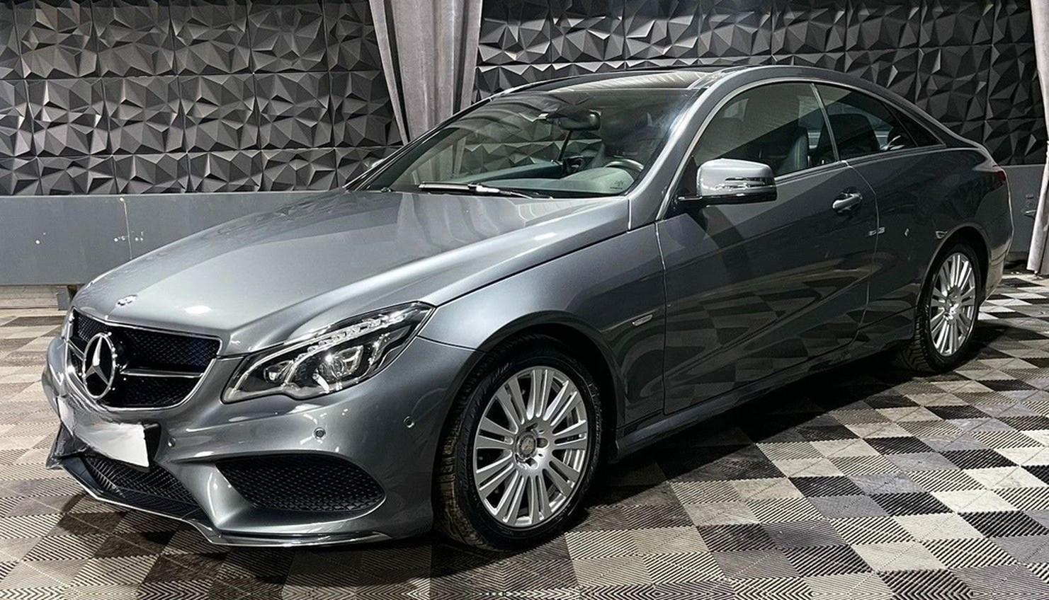 Mercedes-Benz E 200 E Coupe E 200 Sport Edition,  AMG Line foto 3