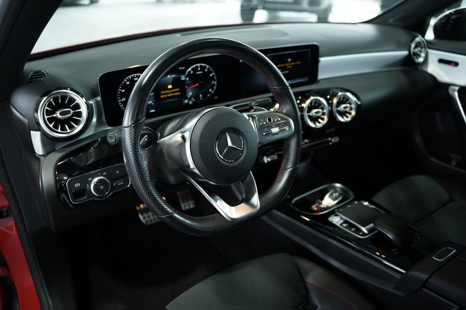 Mercedes-Benz A 200 AMG Line 2.Hand *Digital *Pano *Night * foto 22