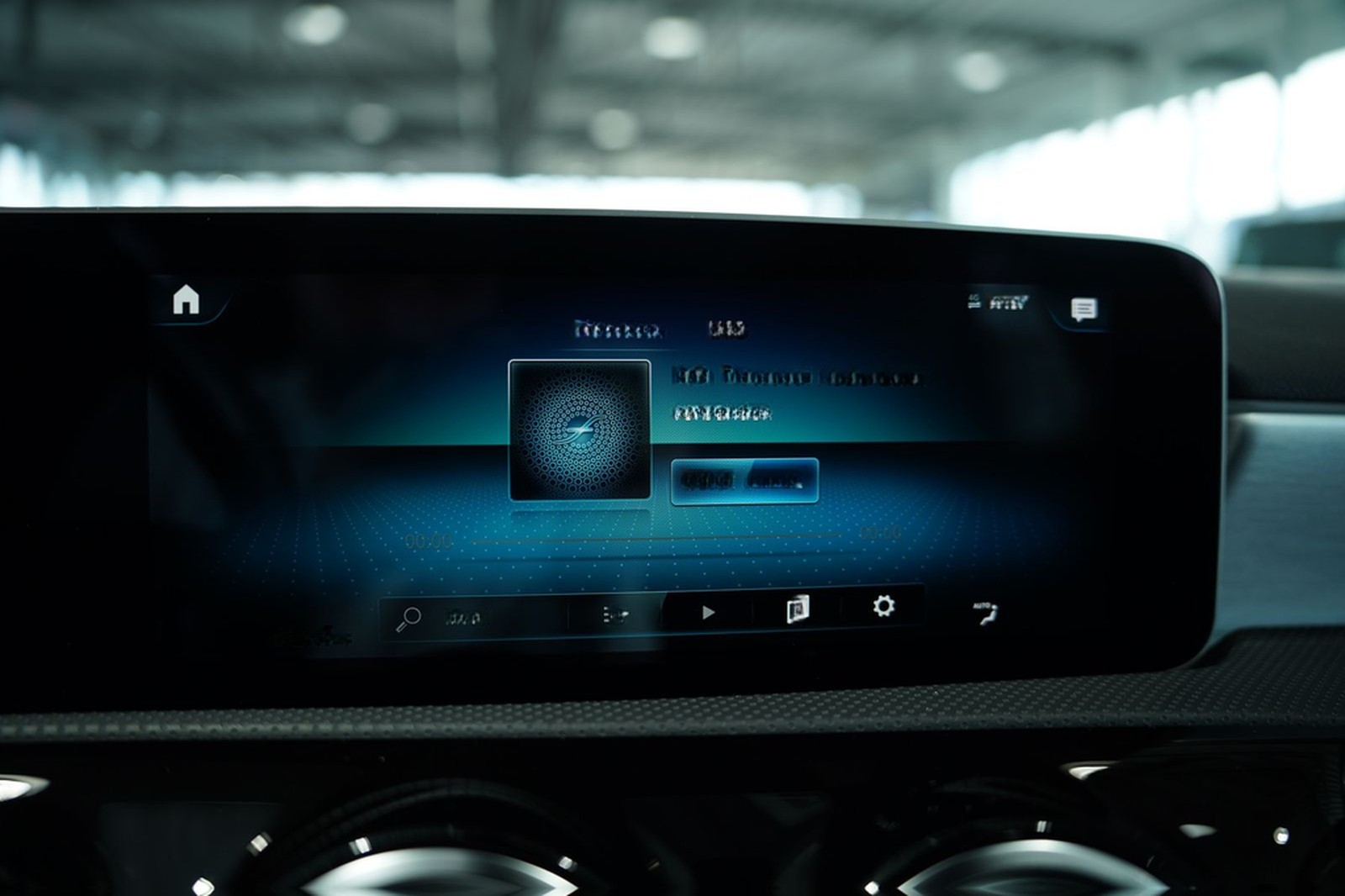 Mercedes-Benz A 200 AMG Line 2.Hand *Digital *Pano *Night * foto 32