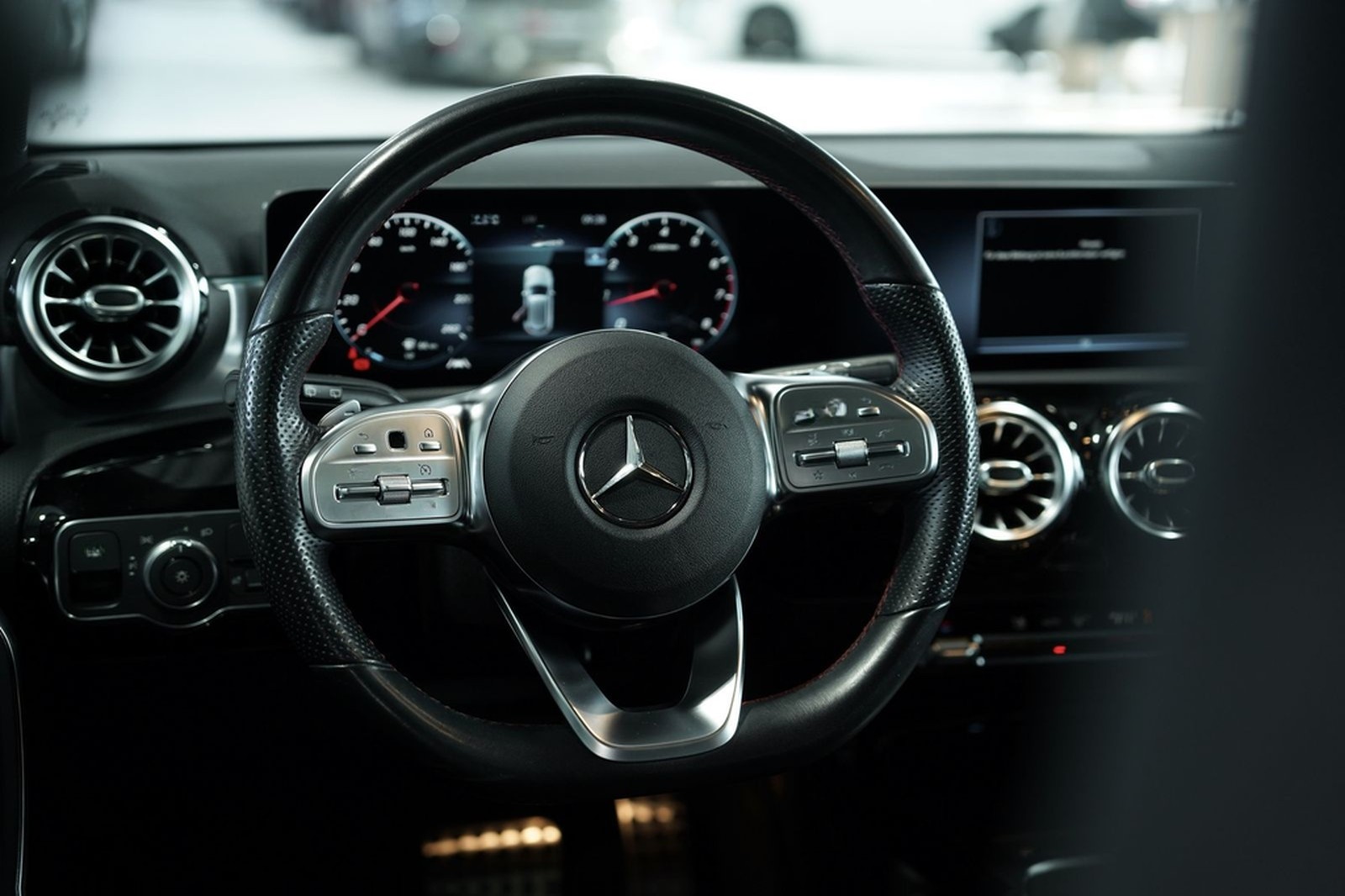 Mercedes-Benz A 200 AMG Line 2.Hand *Digital *Pano *Night * foto 35