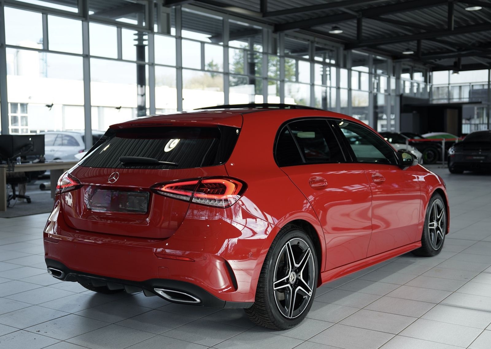 Mercedes-Benz A 200 AMG Line 2.Hand *Digital *Pano *Night * foto 8