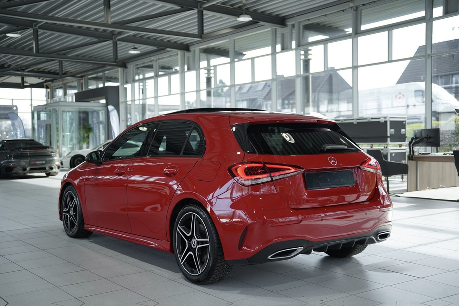 Mercedes-Benz A 200 AMG Line 2.Hand *Digital *Pano *Night * foto 10