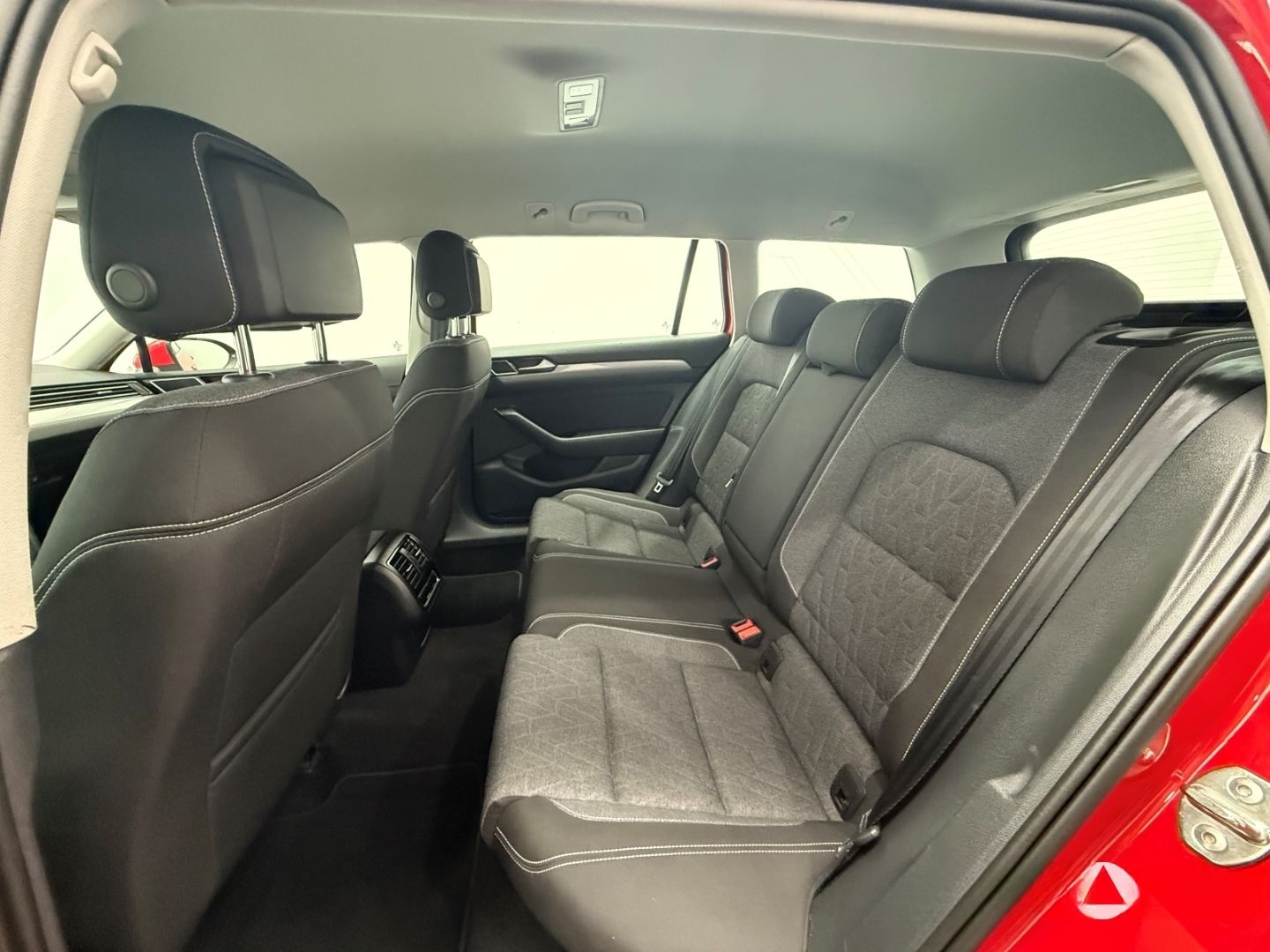 Volkswagen Passat Variant Business /CAM /NAVI /LED / foto 11