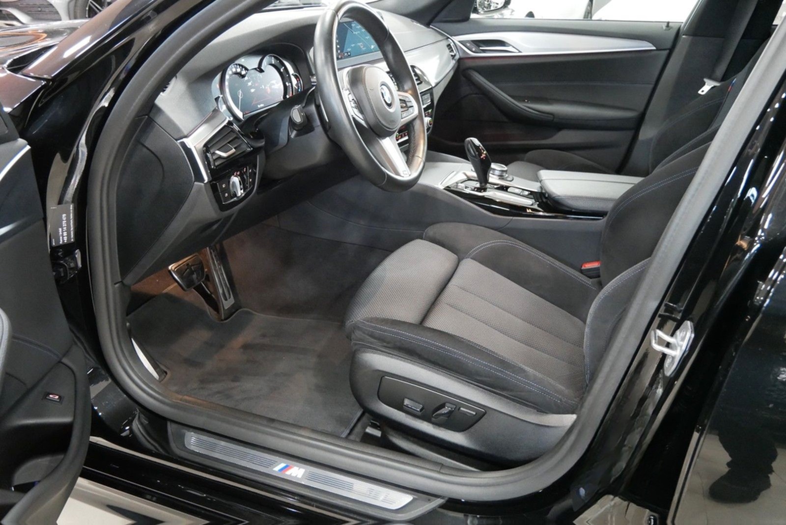 BMW 530d xDrive Limousine M Sport HuD TOP Zustand foto 11