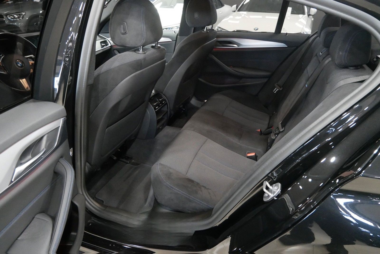 BMW 530d xDrive Limousine M Sport HuD TOP Zustand foto 15
