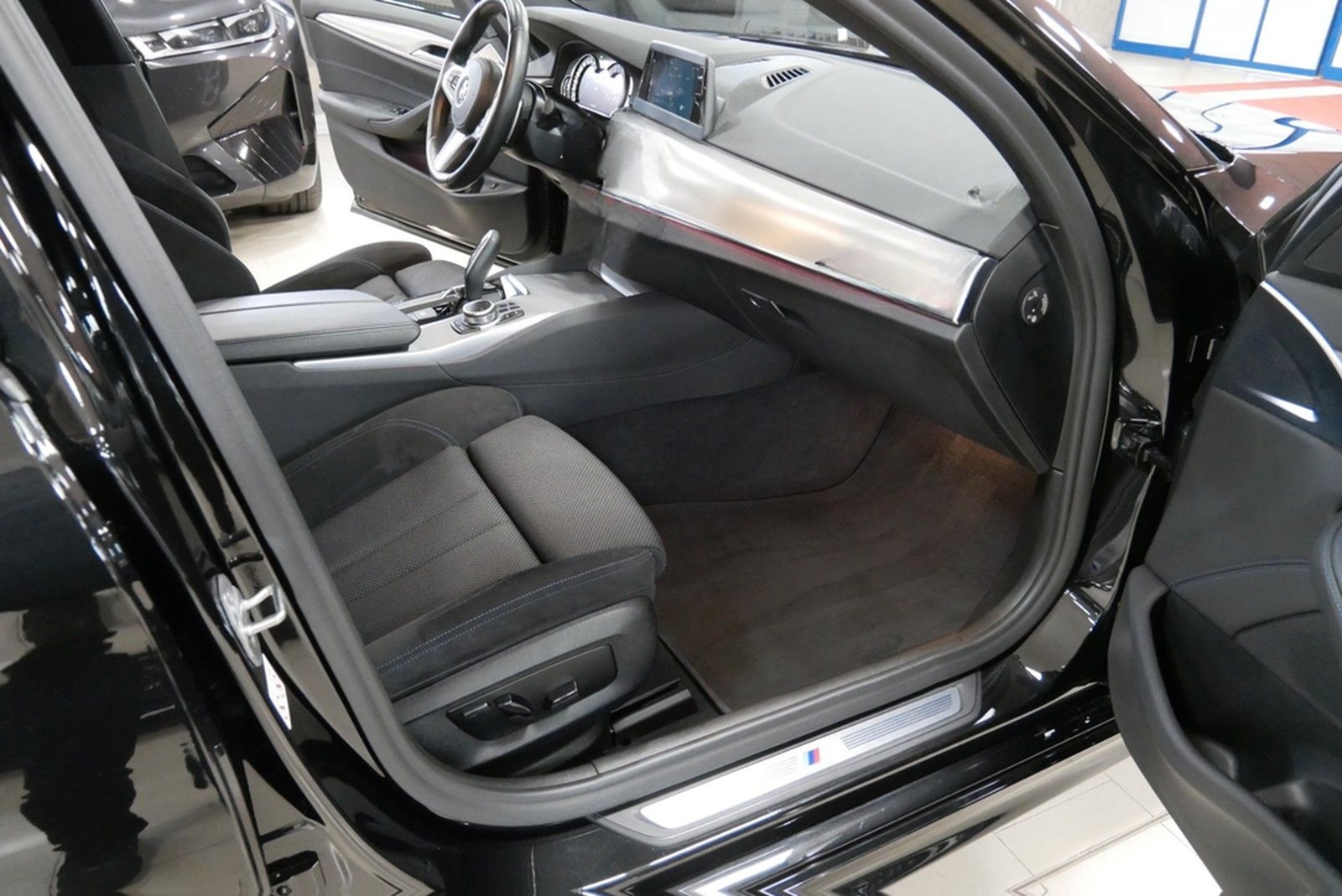 BMW 530d xDrive Limousine M Sport HuD TOP Zustand foto 19