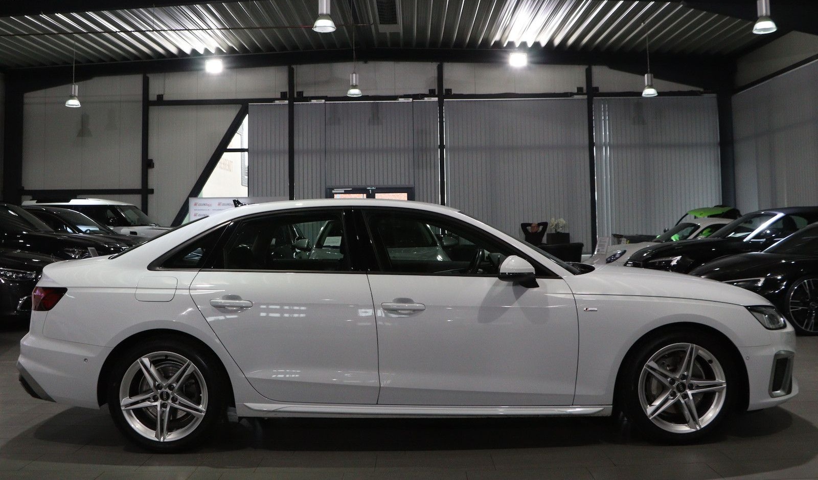 Audi A4 LIMOUSINE 40 TDI S-LINE / MATRIX-LED / foto 9