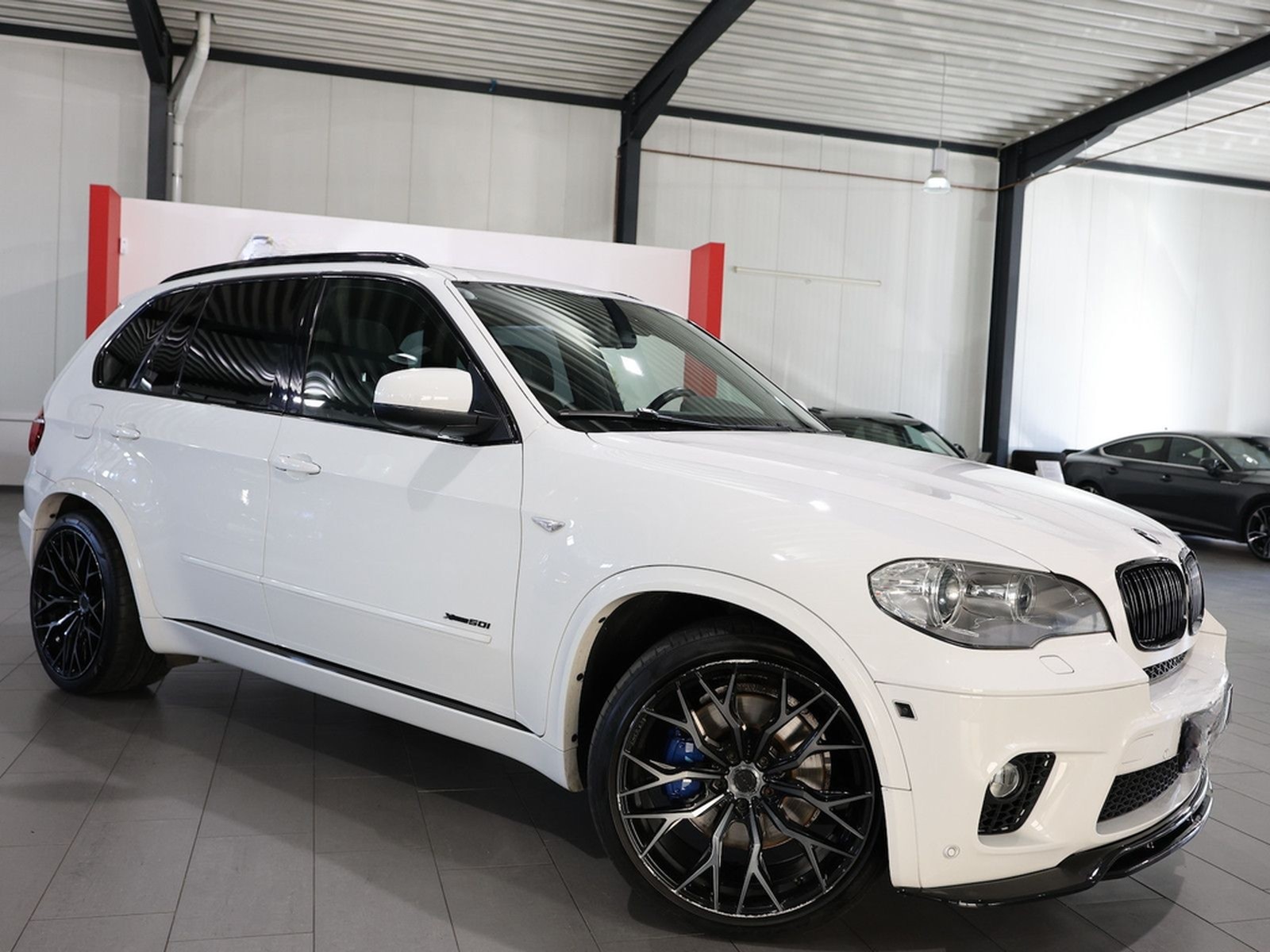 BMW X5 M xDrive50i WHITE M-SPORTPAKET / PANORAMA foto 2