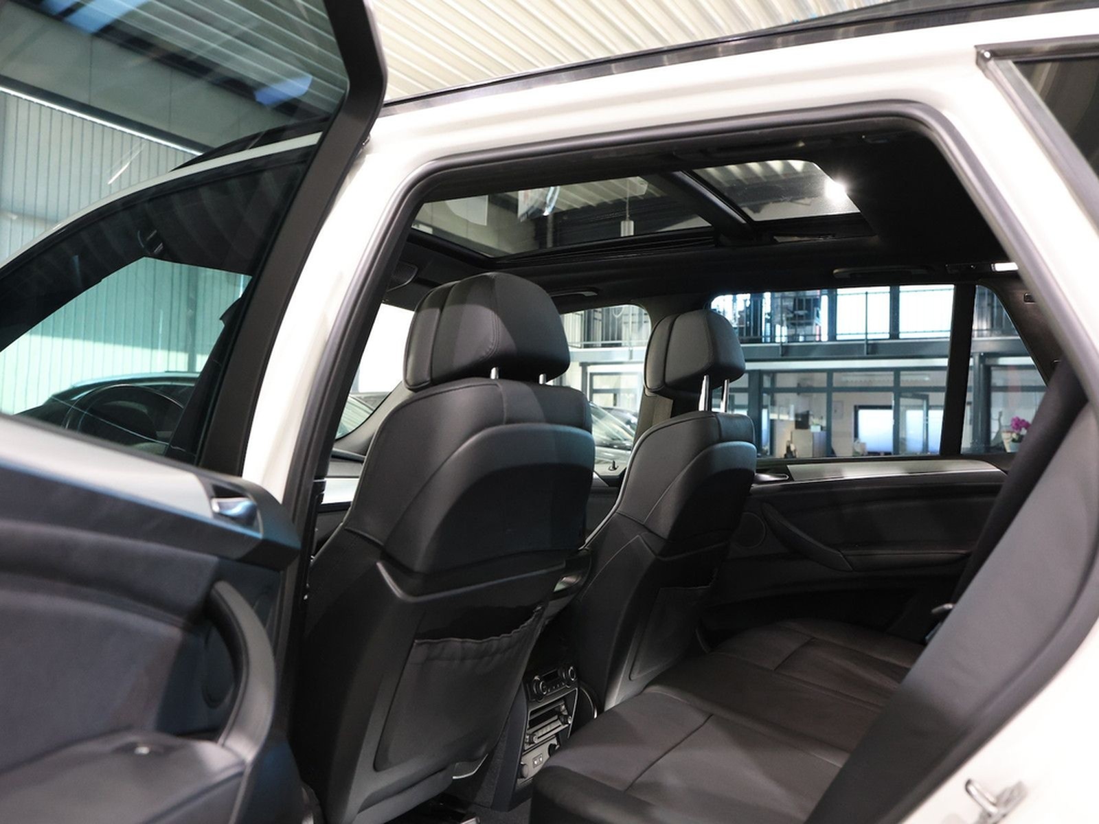 BMW X5 M xDrive50i WHITE M-SPORTPAKET / PANORAMA foto 14
