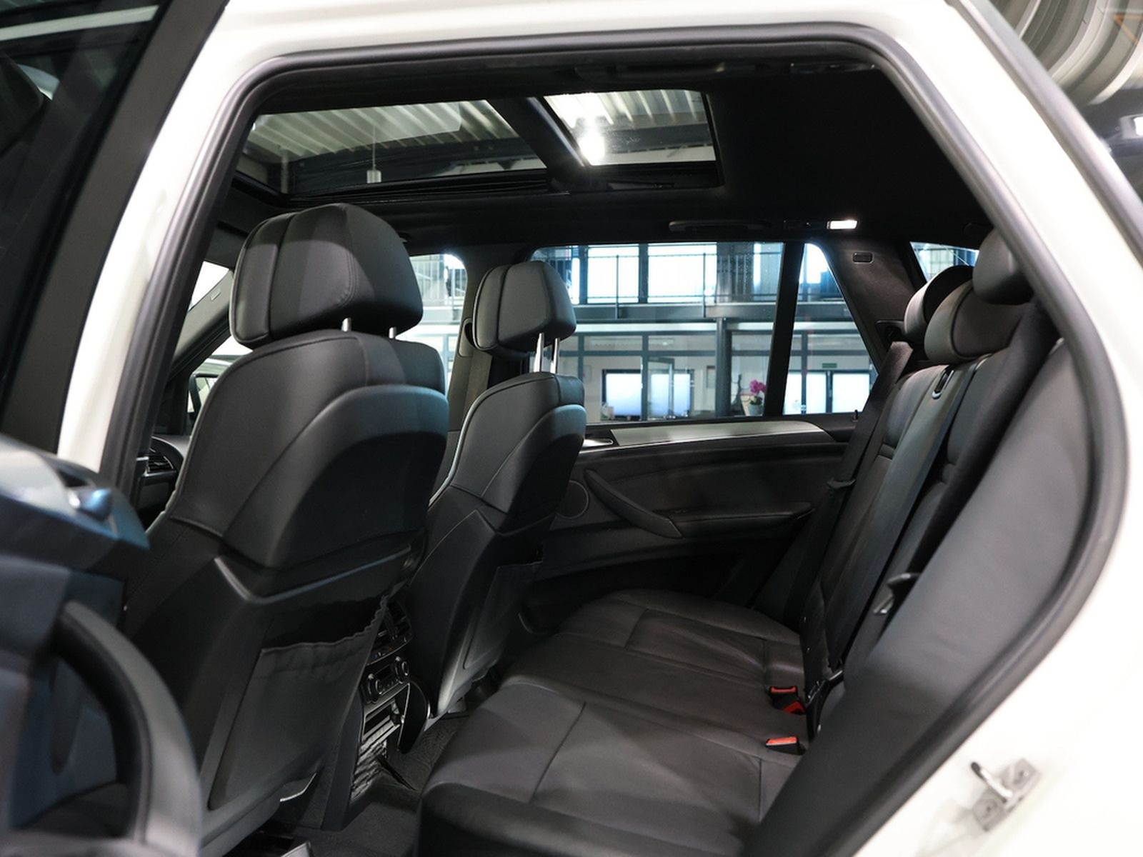 BMW X5 M xDrive50i WHITE M-SPORTPAKET / PANORAMA foto 15