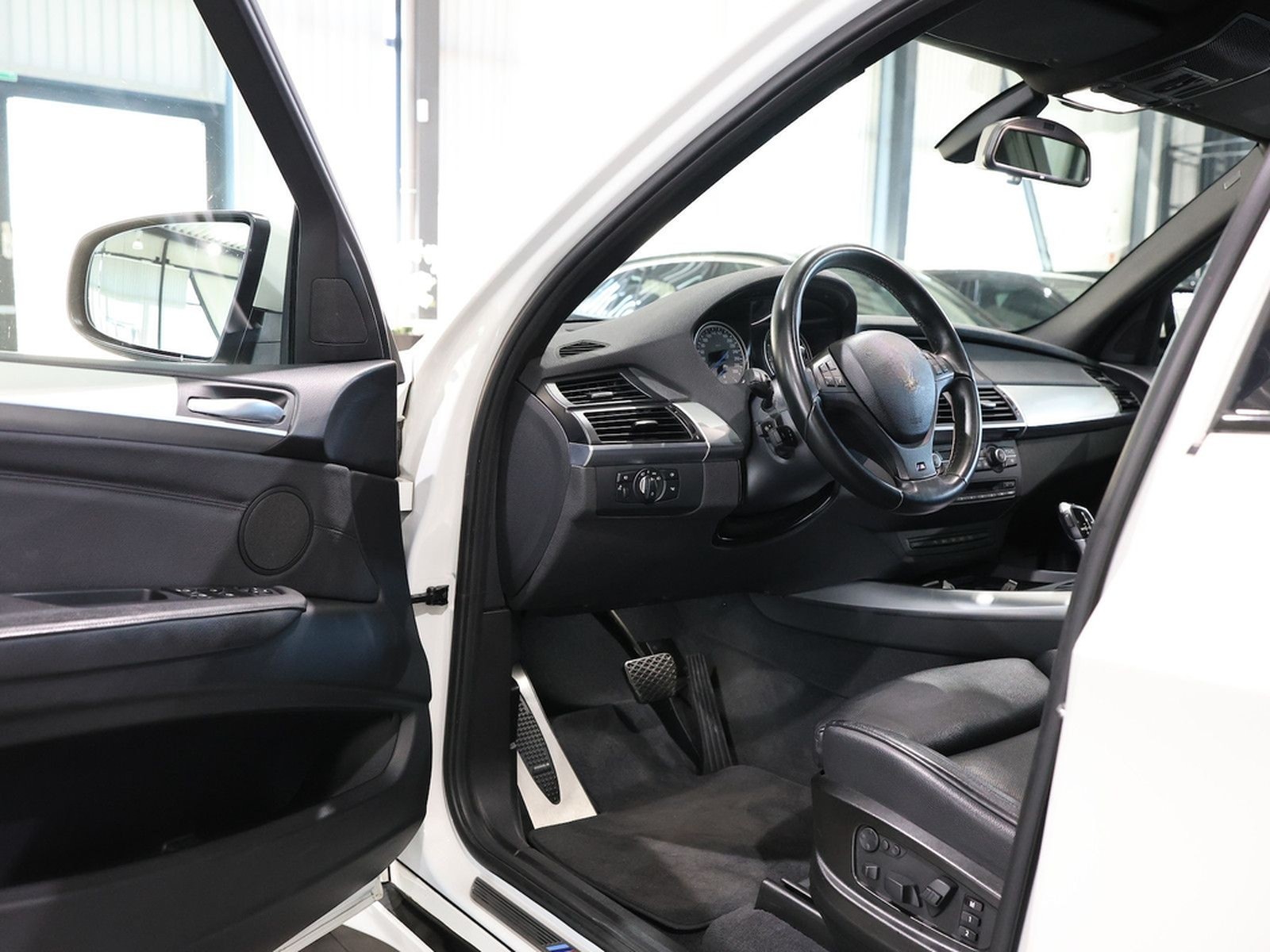 BMW X5 M xDrive50i WHITE M-SPORTPAKET / PANORAMA foto 17