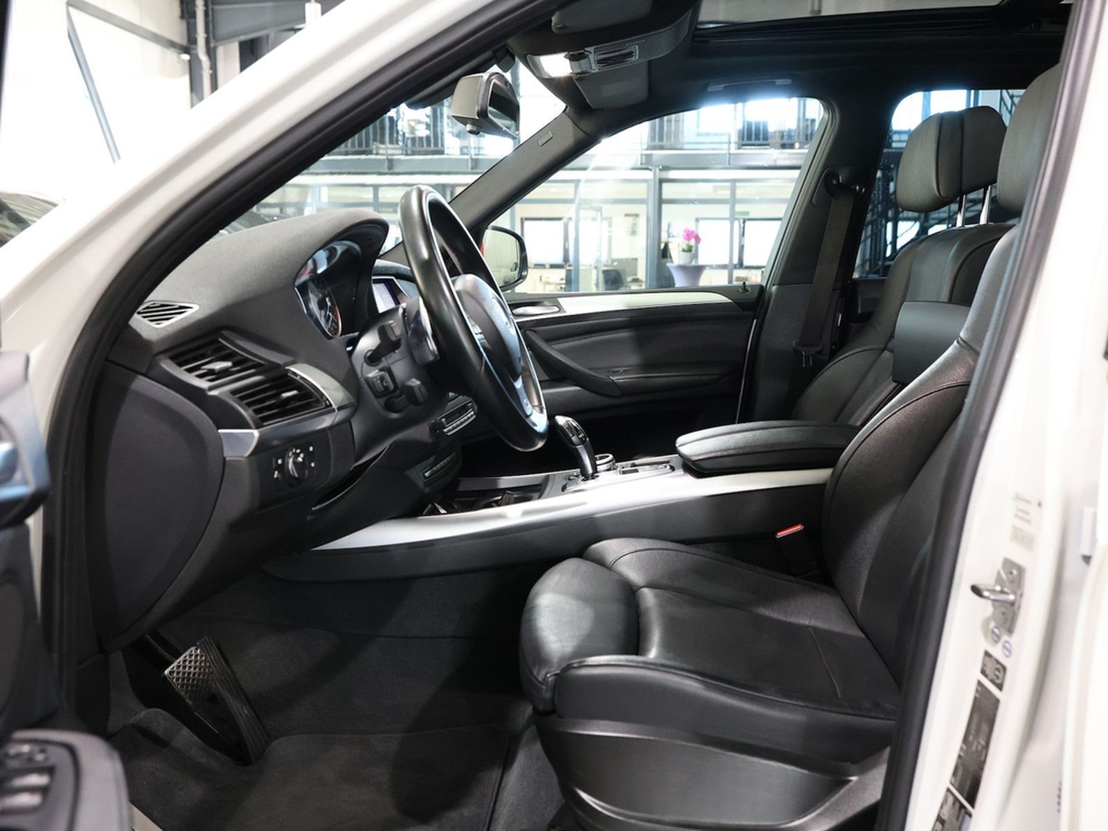 BMW X5 M xDrive50i WHITE M-SPORTPAKET / PANORAMA foto 18