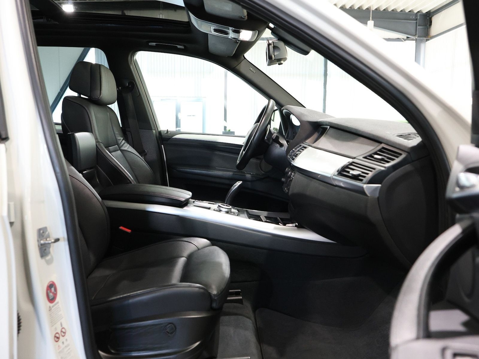 BMW X5 M xDrive50i WHITE M-SPORTPAKET / PANORAMA foto 26