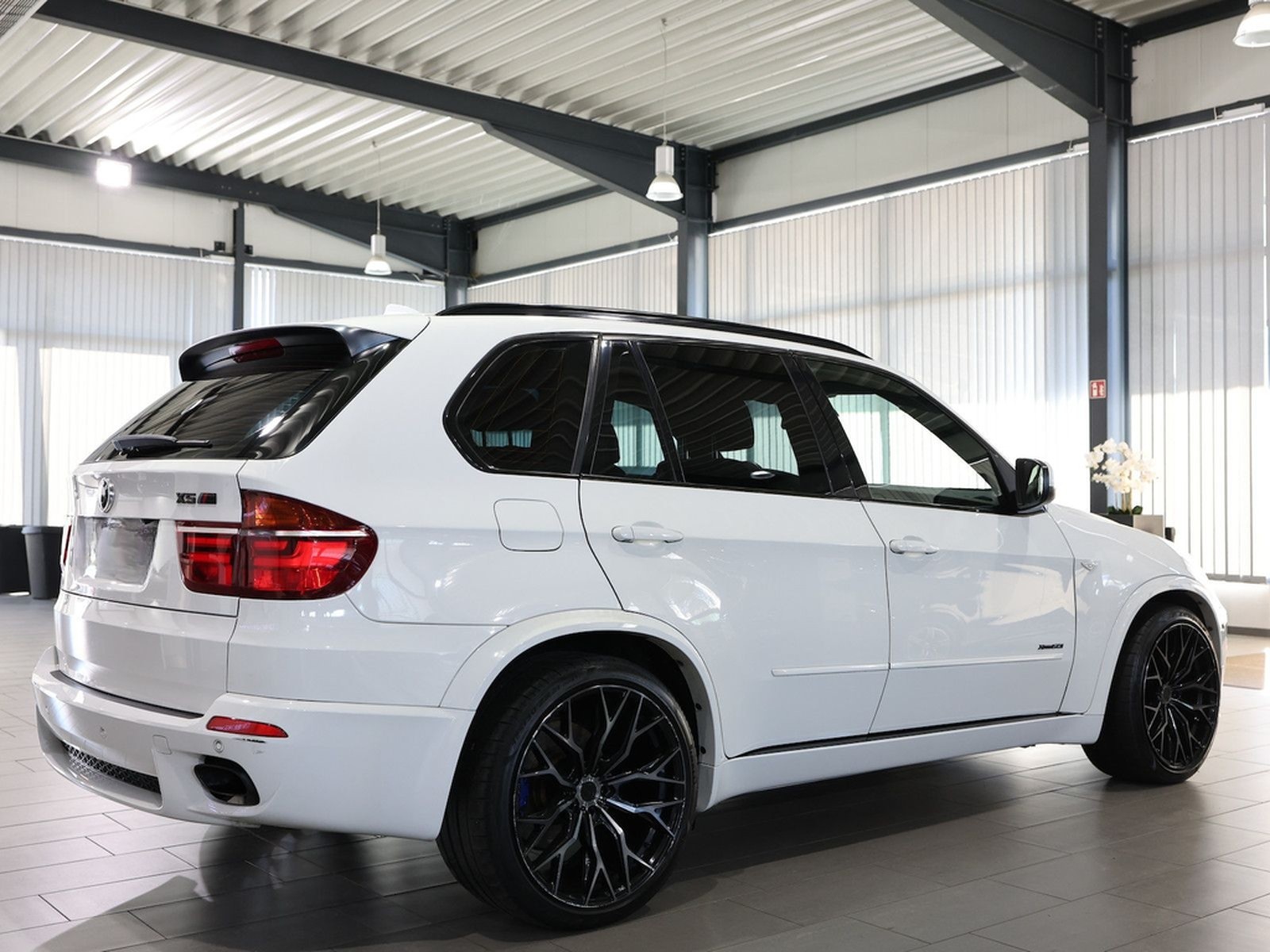 BMW X5 M xDrive50i WHITE M-SPORTPAKET / PANORAMA foto 9