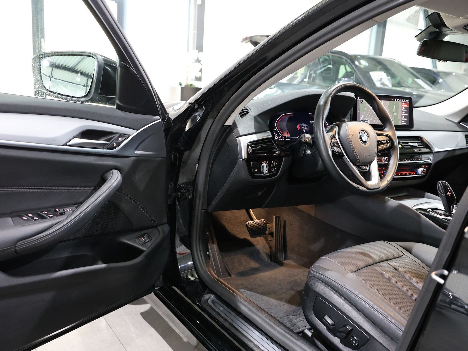 BMW 520d Touring xDrive BUSINESS / VOLL-LEDER / LED foto 11