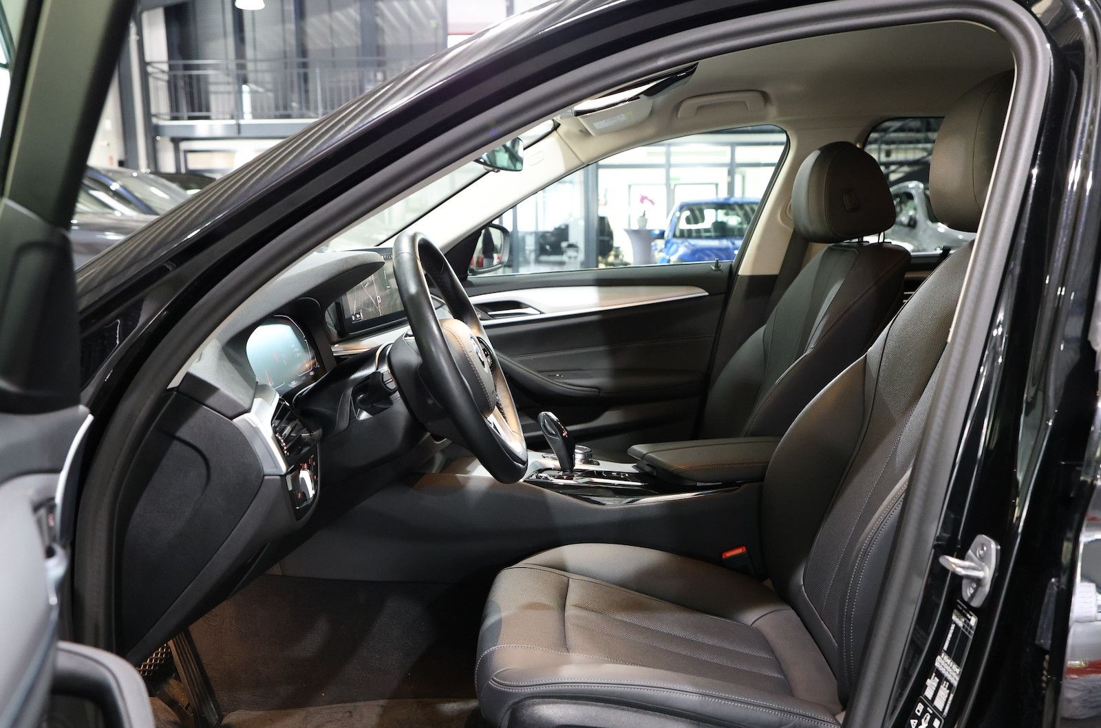 BMW 520d Touring xDrive BUSINESS / VOLL-LEDER / LED foto 13