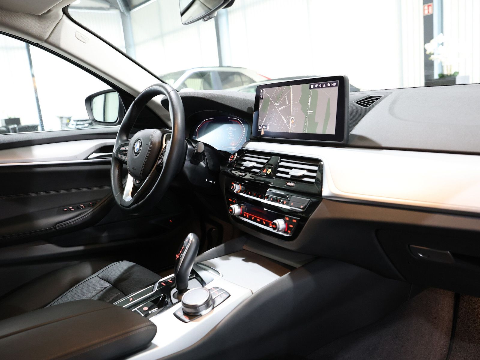 BMW 520d Touring xDrive BUSINESS / VOLL-LEDER / LED foto 17