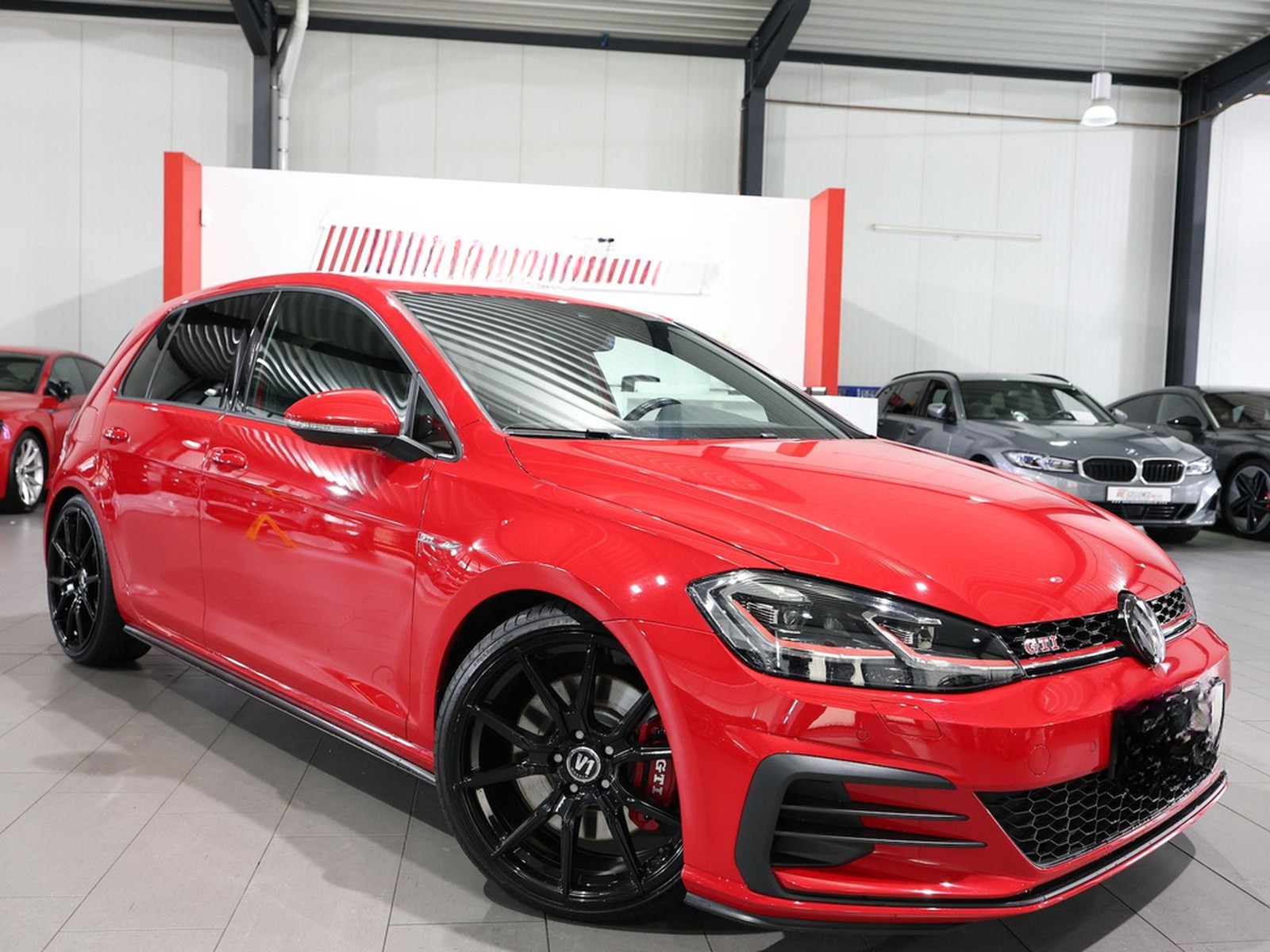 Volkswagen Golf GTI VII 2.0 TSI DSG GTI PERFORMANCE RED foto 2