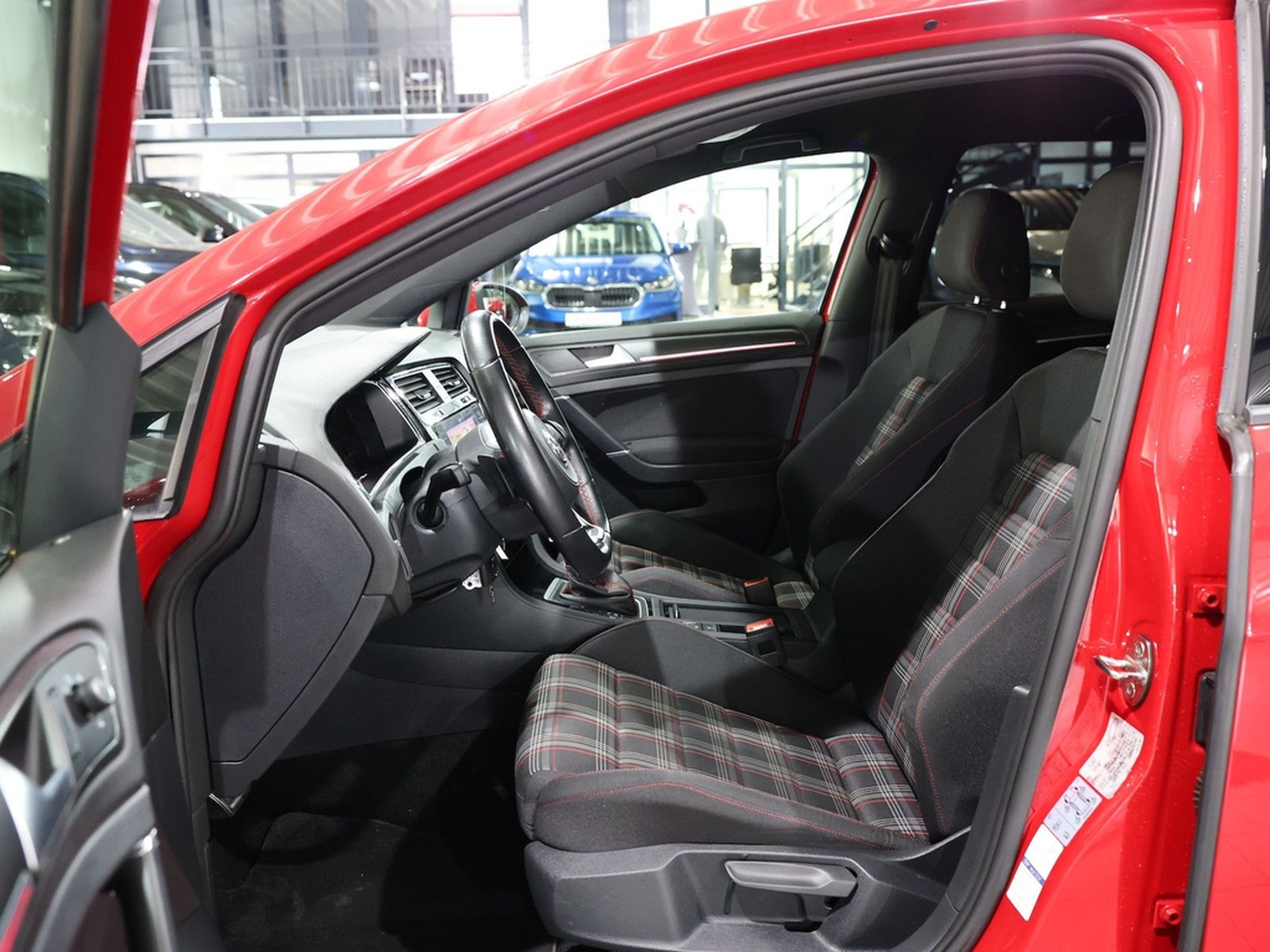 Volkswagen Golf GTI VII 2.0 TSI DSG GTI PERFORMANCE RED foto 14