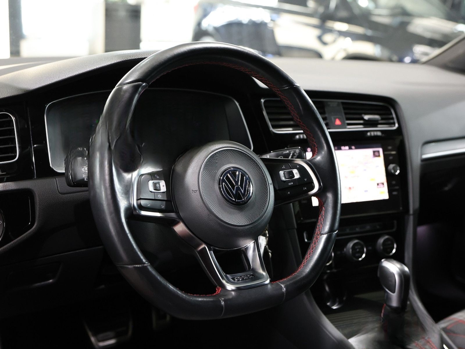 Volkswagen Golf GTI VII 2.0 TSI DSG GTI PERFORMANCE RED foto 15