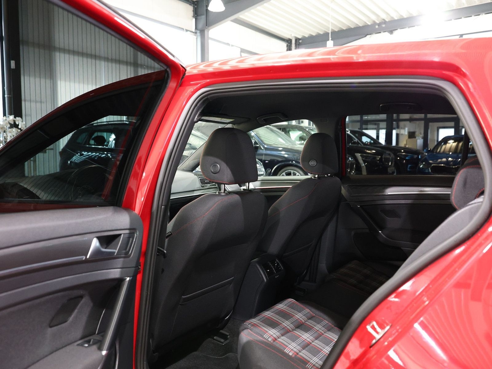 Volkswagen Golf GTI VII 2.0 TSI DSG GTI PERFORMANCE RED foto 16