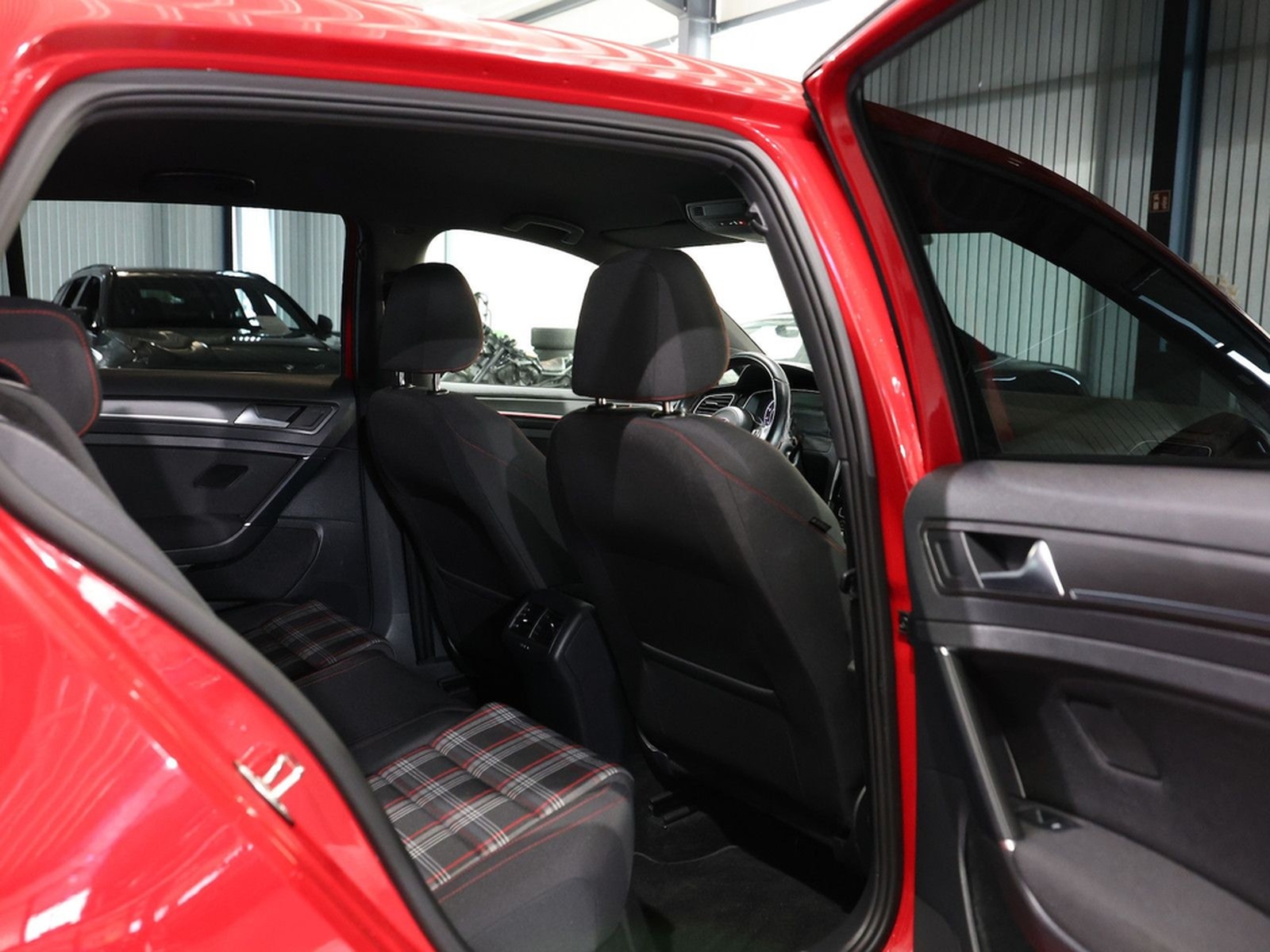 Volkswagen Golf GTI VII 2.0 TSI DSG GTI PERFORMANCE RED foto 17