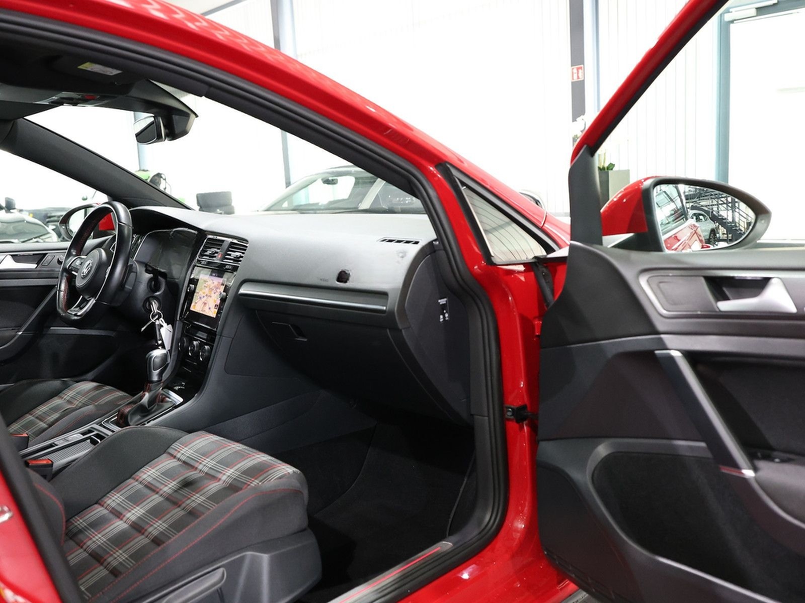 Volkswagen Golf GTI VII 2.0 TSI DSG GTI PERFORMANCE RED foto 18