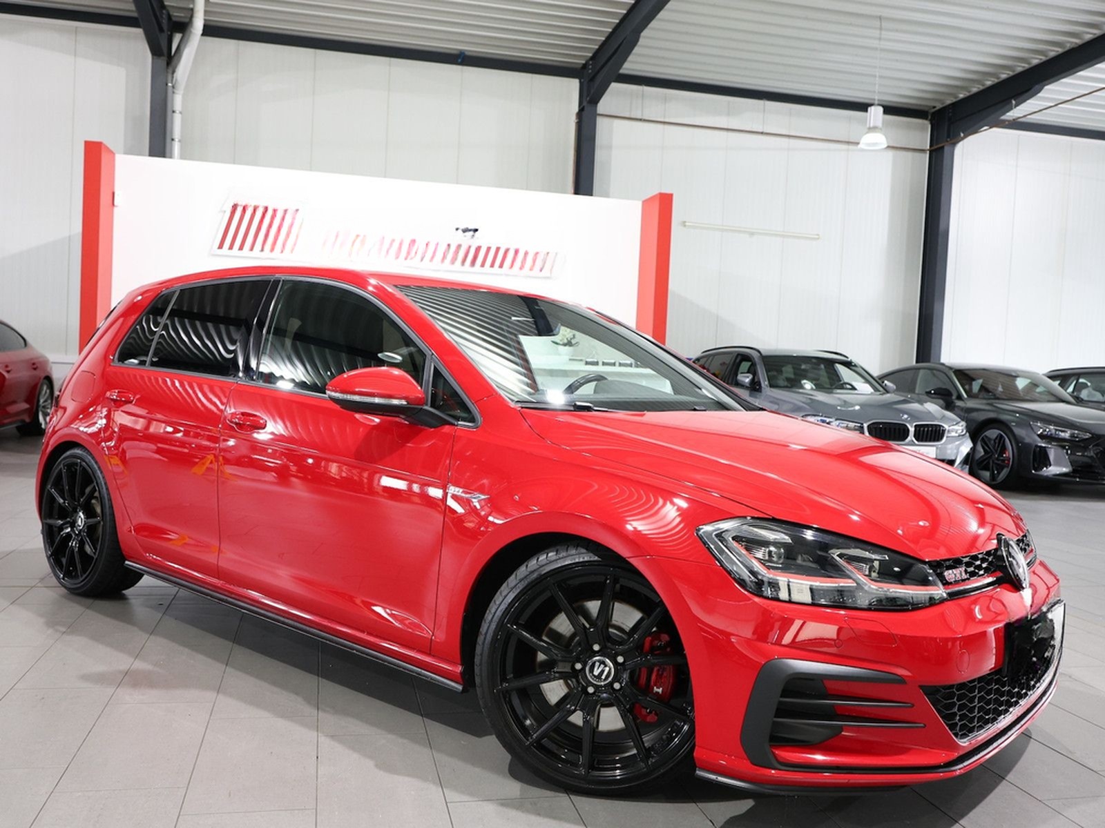 Volkswagen Golf GTI VII 2.0 TSI DSG GTI PERFORMANCE RED foto 3