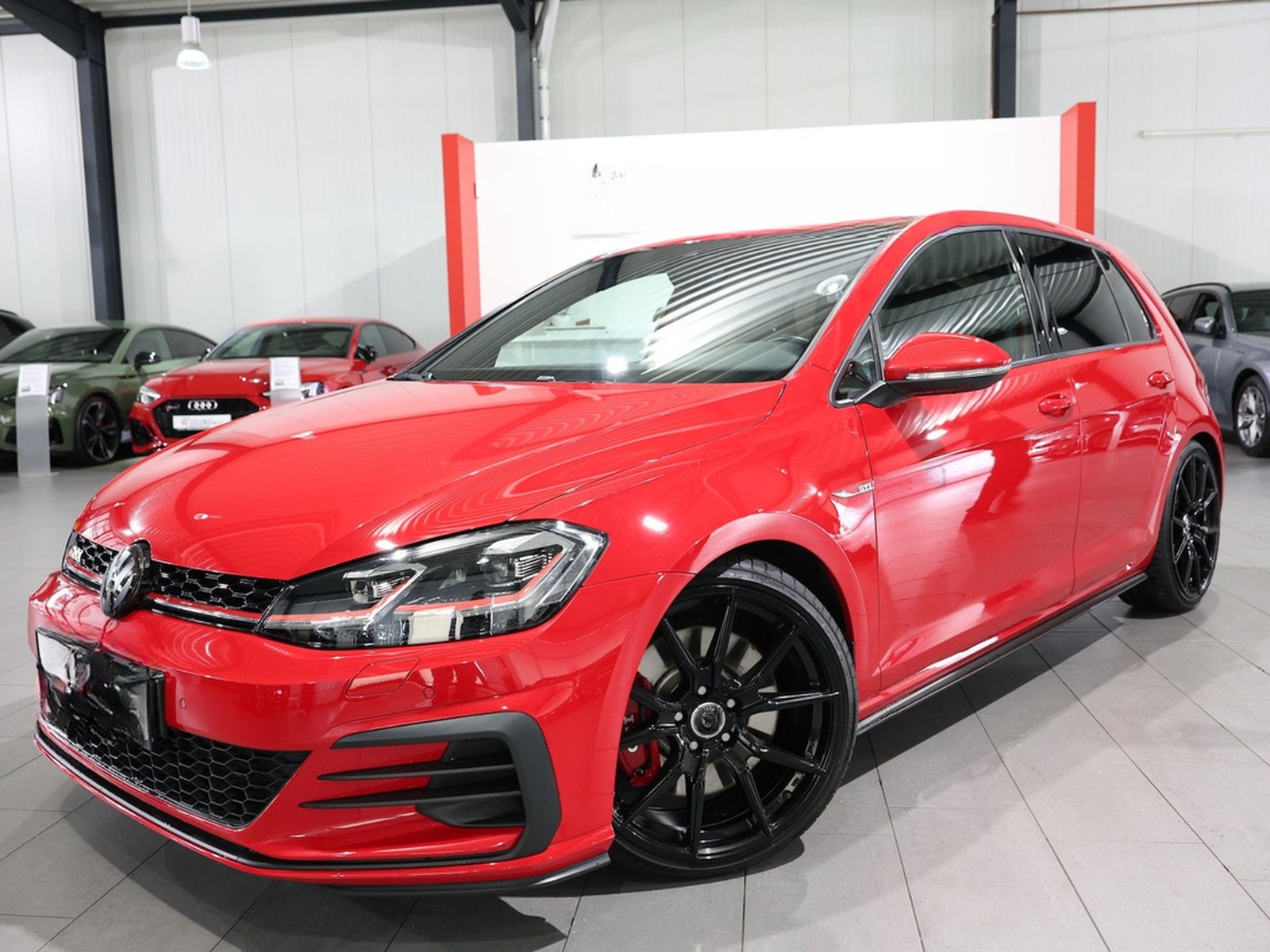 Volkswagen Golf GTI VII 2.0 TSI DSG GTI PERFORMANCE RED foto 4