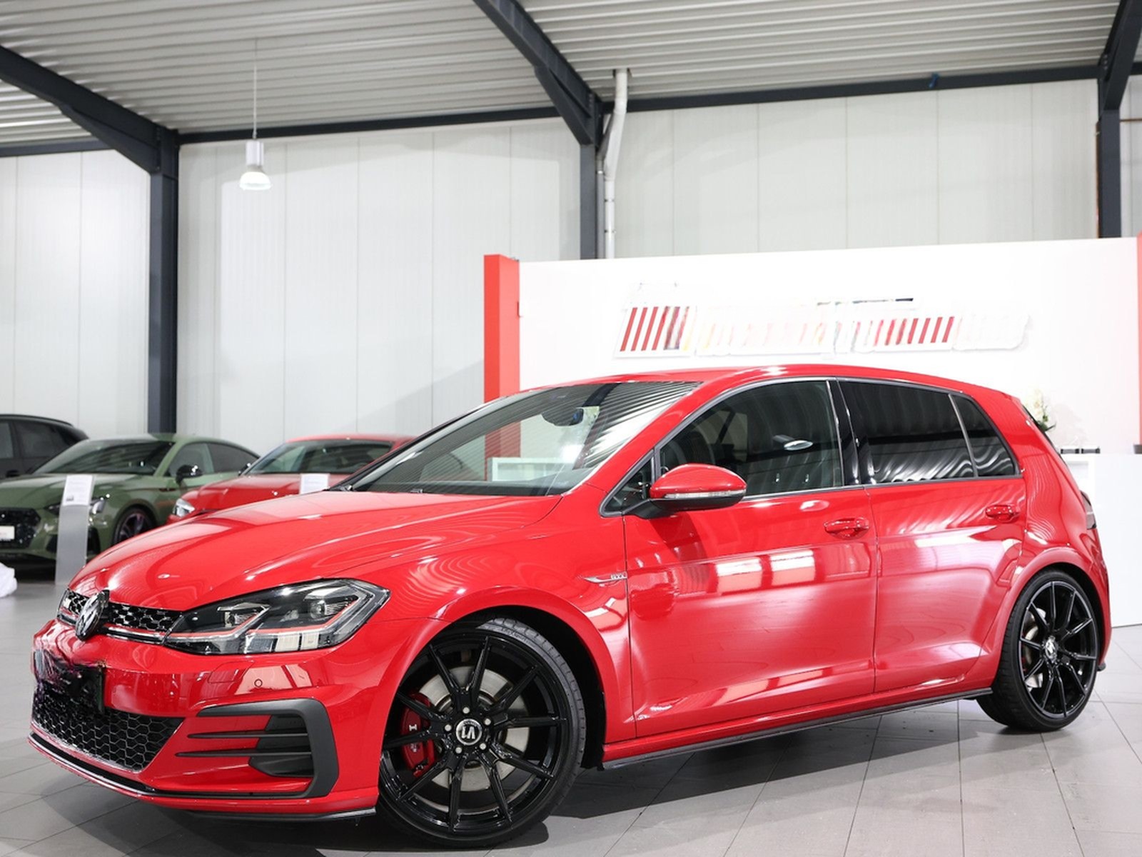 Volkswagen Golf GTI VII 2.0 TSI DSG GTI PERFORMANCE RED foto 6