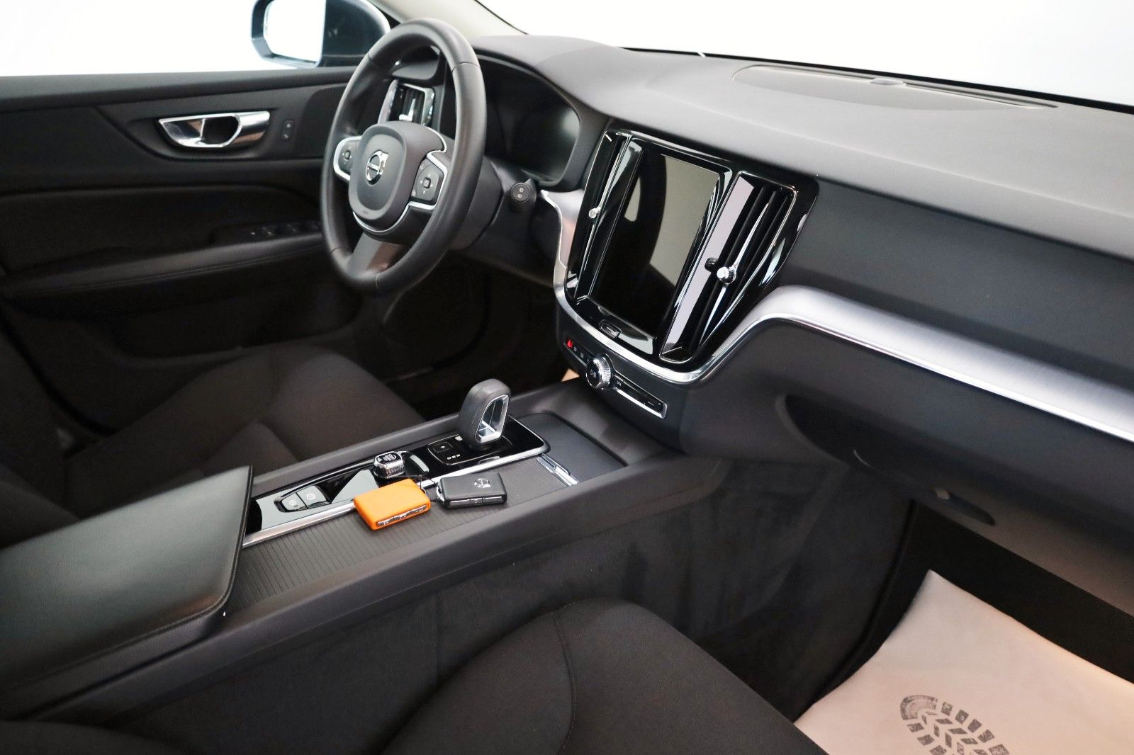 Volvo V60 Kombi Momentum Pro Navi,LED,SH,360°,AppleCar foto 3