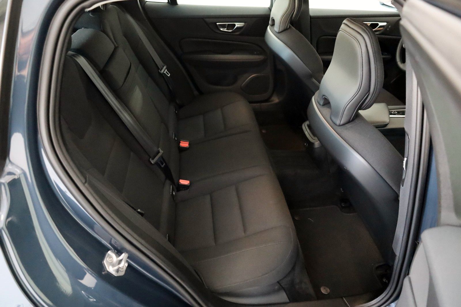 Volvo V60 Kombi Momentum Pro Navi,LED,SH,360°,AppleCar foto 6