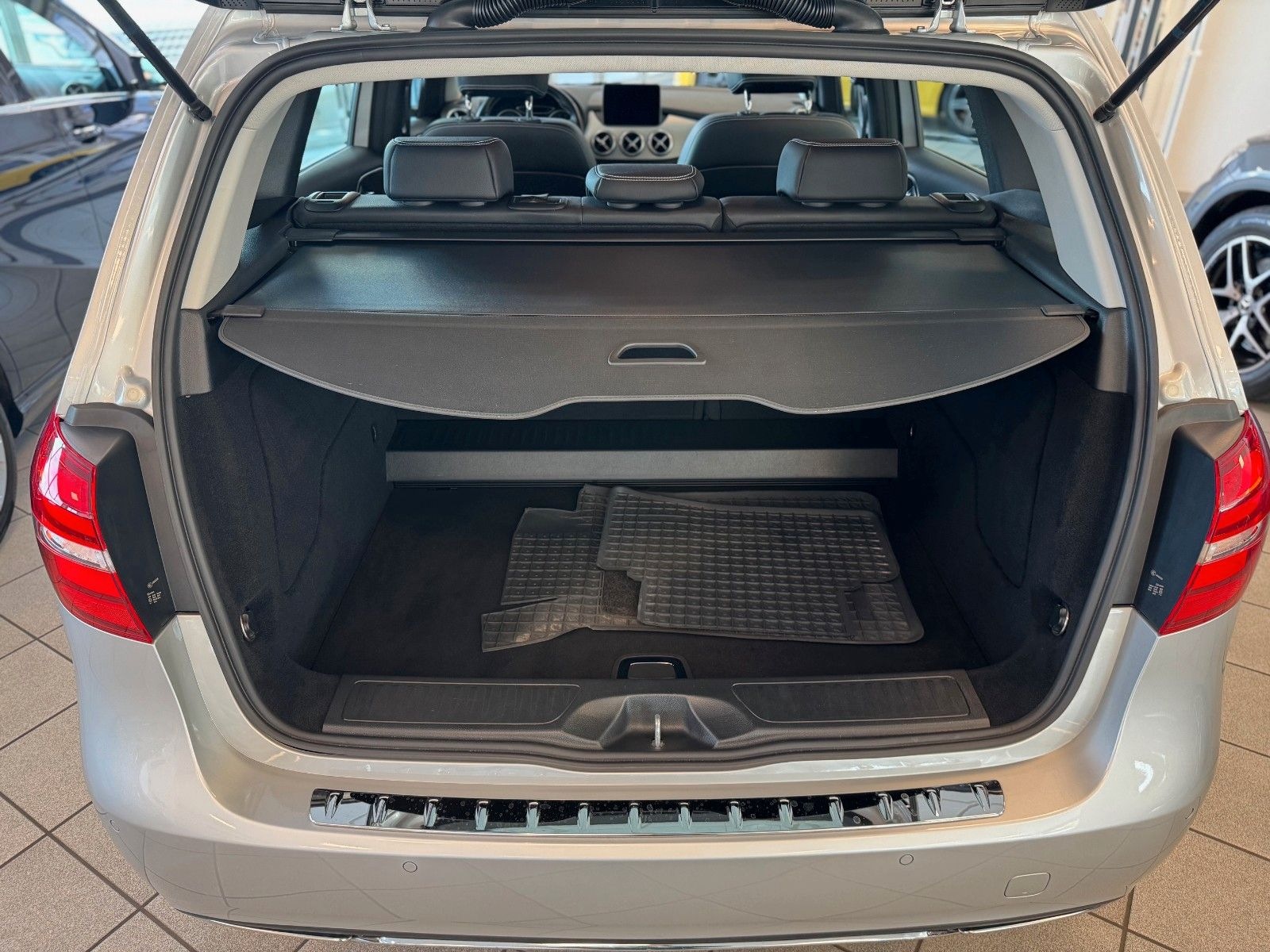 Mercedes-Benz B 200 Urban 7G-DCT LED AHK SHZ TWA Memory foto 6