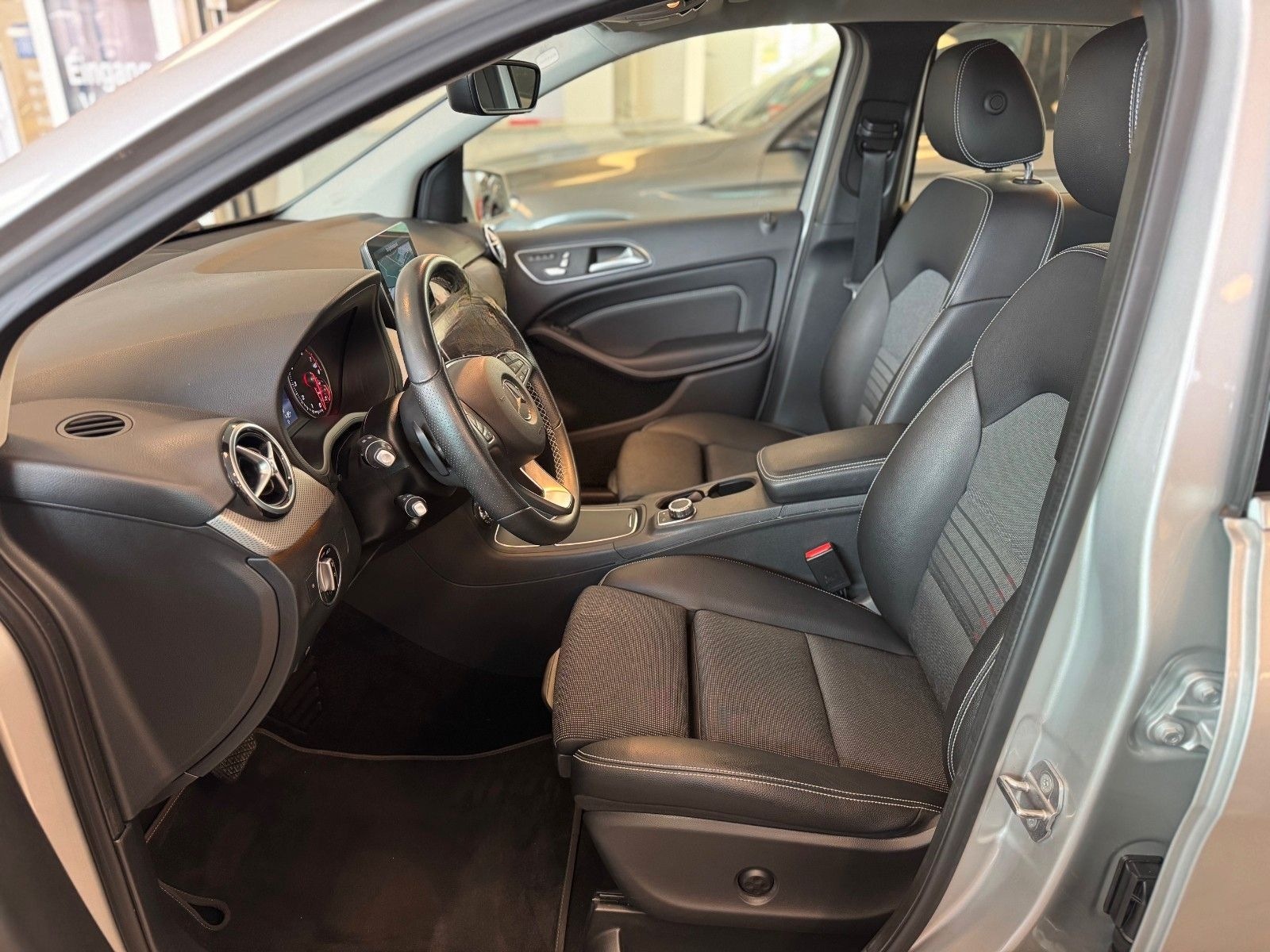 Mercedes-Benz B 200 Urban 7G-DCT LED AHK SHZ TWA Memory foto 8