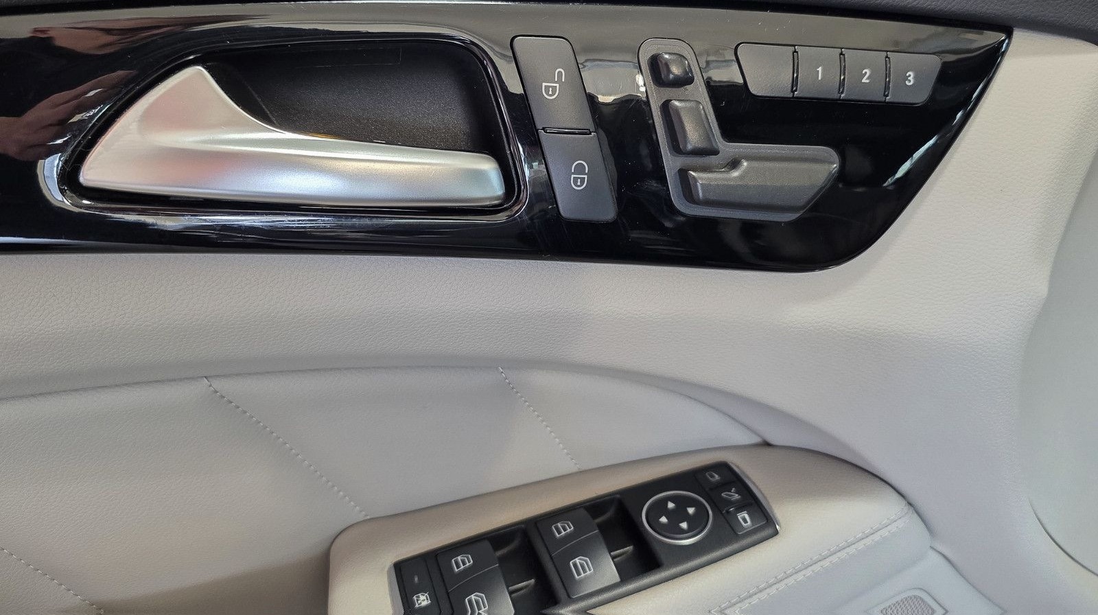 Mercedes-Benz CLS 350 CDI BE 4Matic,SSD,Klima-Sitz,SpurTotPark foto 20