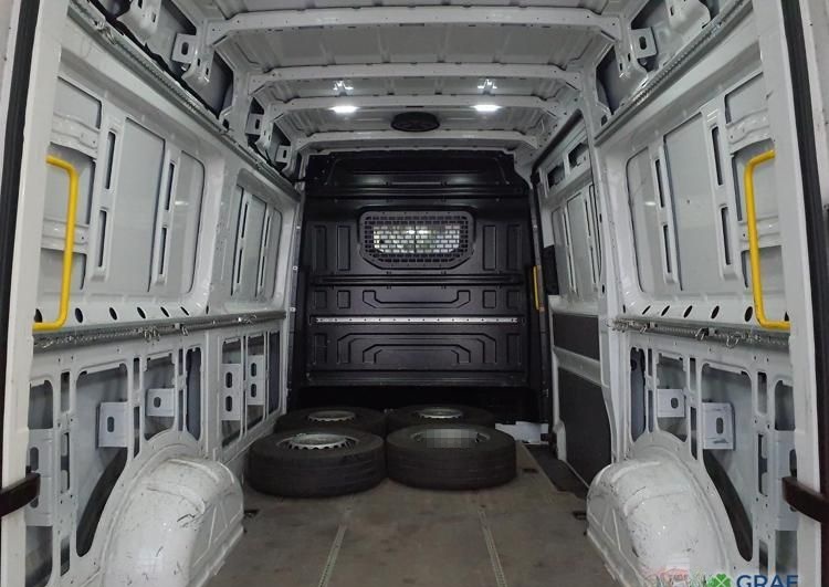 Volkswagen Crafter 35 Kasten MR 2.0 TDI EU6 SCR Front 103kW foto 5