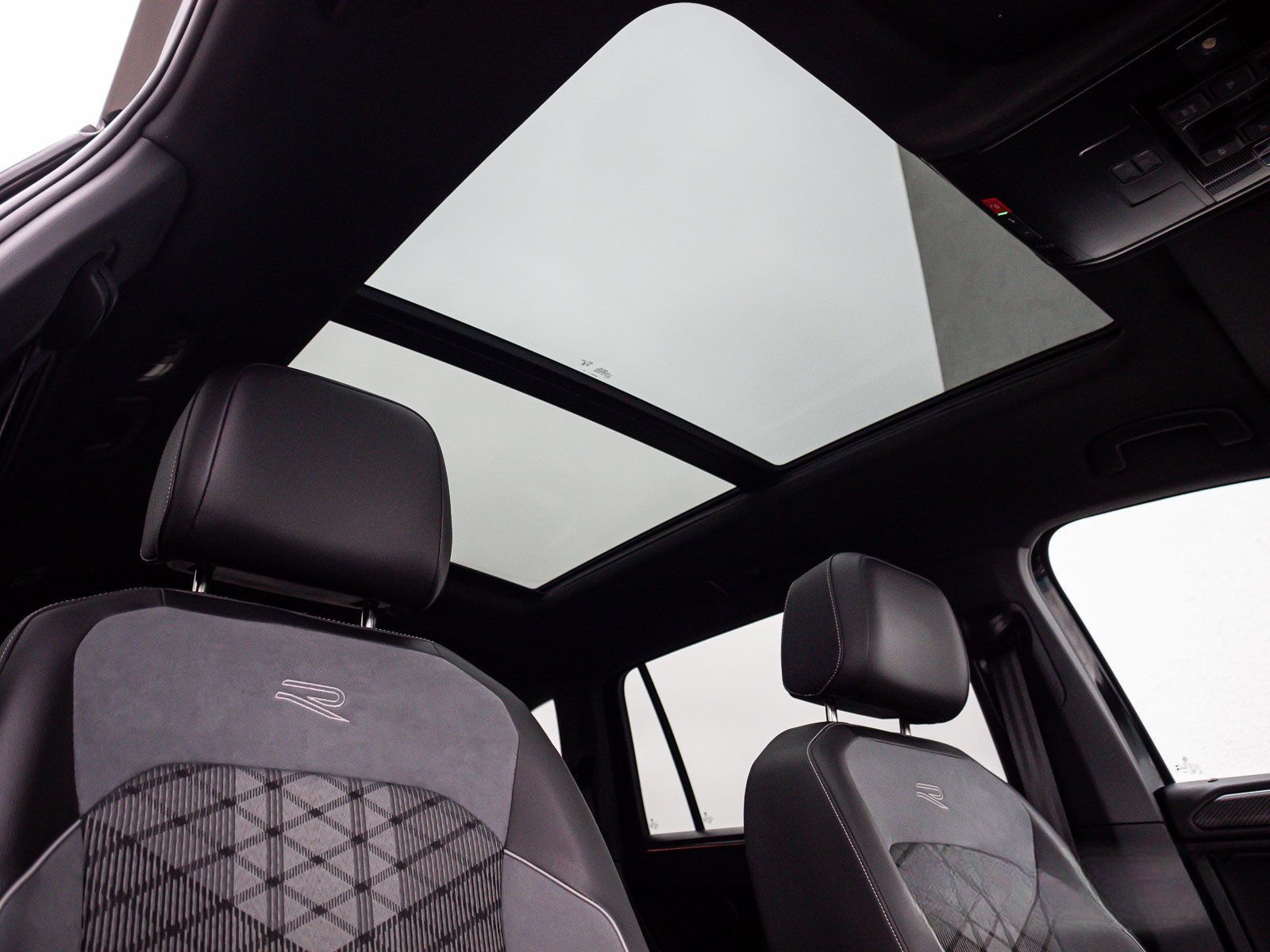 Volkswagen Tiguan Allspace 2.0 TSI R-Line 4motion BlackStyl foto 24