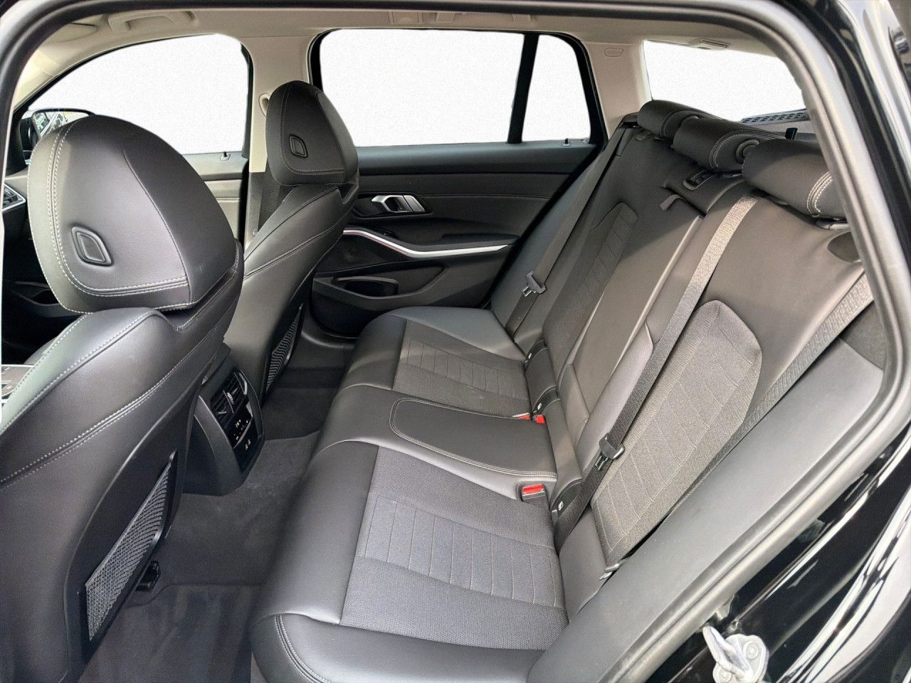 BMW 318d Aut.Touring Sportline LCPro AHK HiFi SpoSi foto 12