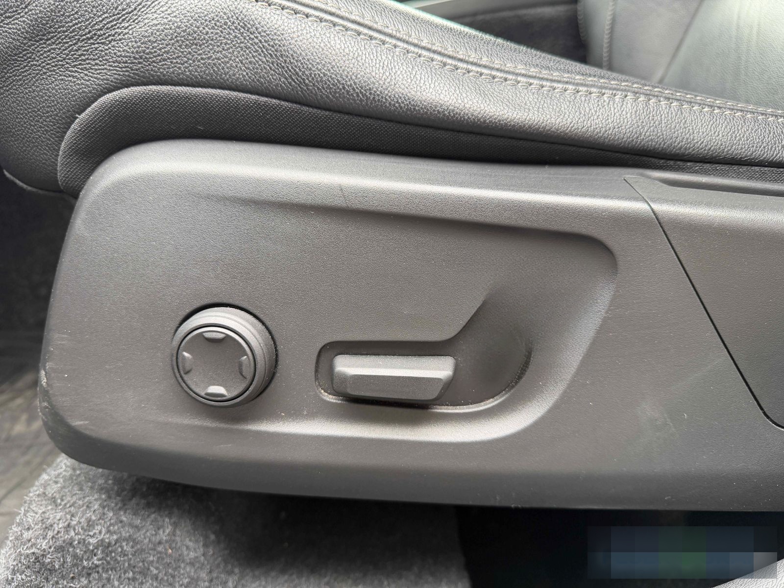 Volvo XC40 T5 R Design AWD NAVI/LED/AHK/360°/PANO foto 12